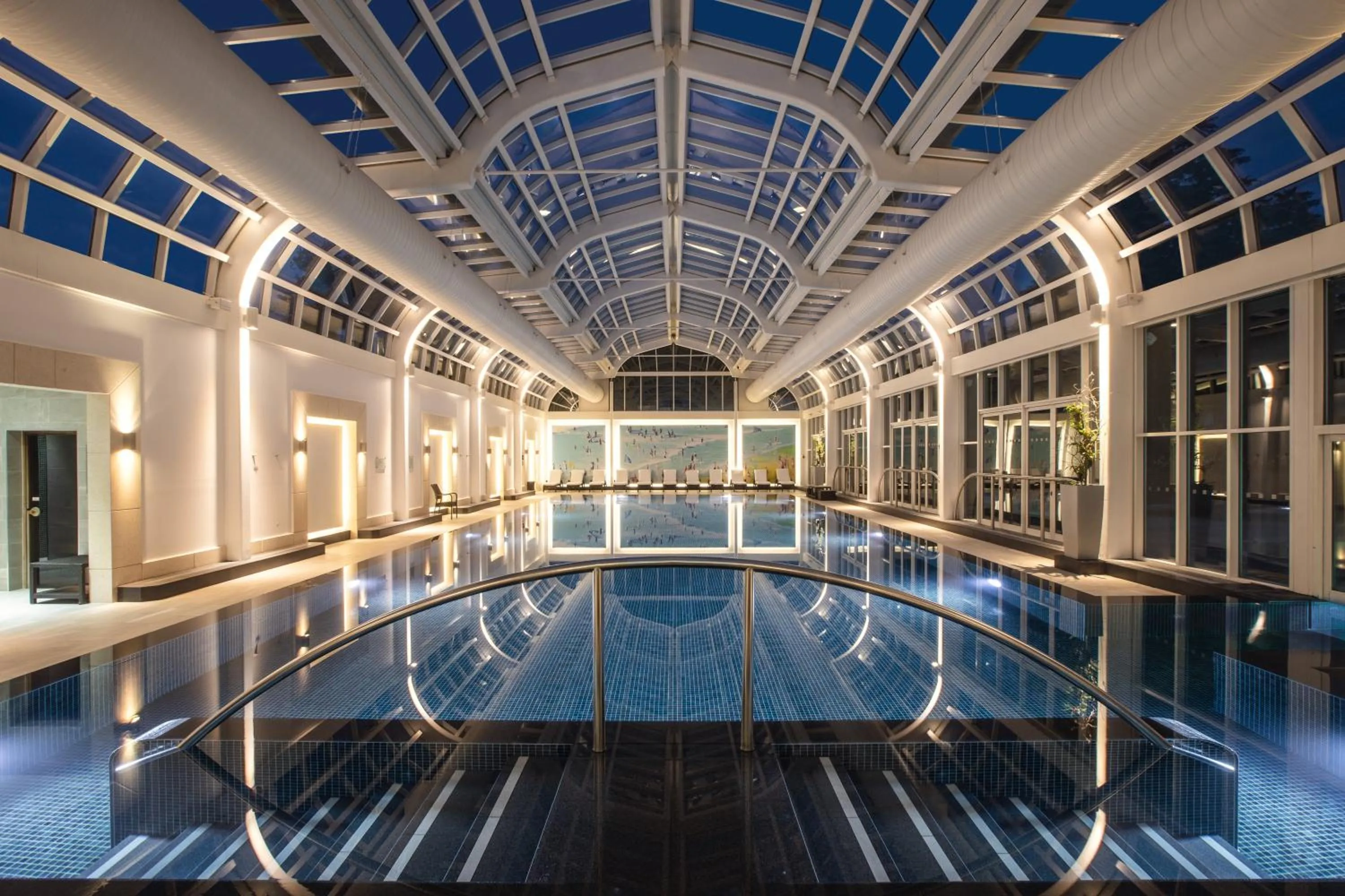 Swimming pool in Four Seasons Hotel Hampshire