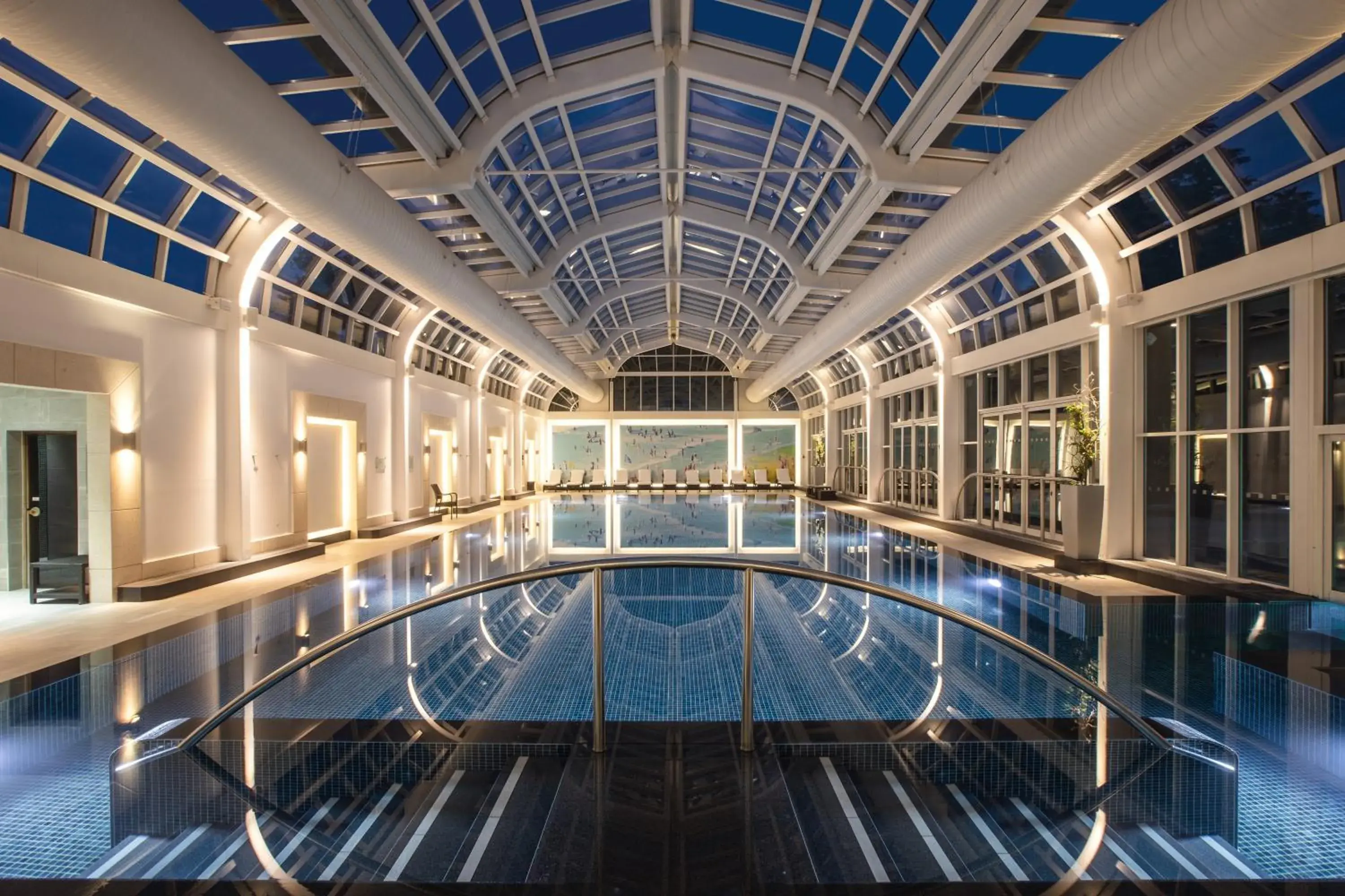 Swimming Pool in Four Seasons Hotel Hampshire