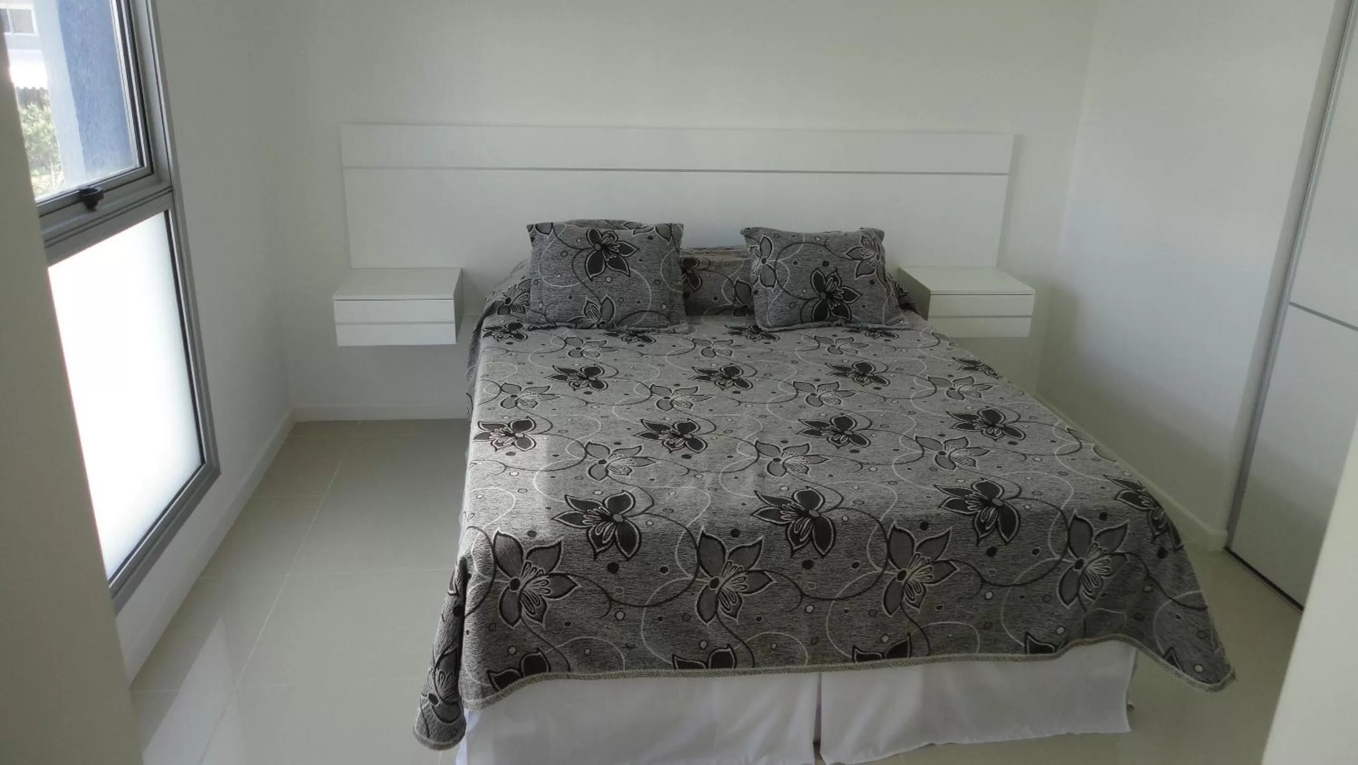 Bedroom, Bed in Arenas del mar