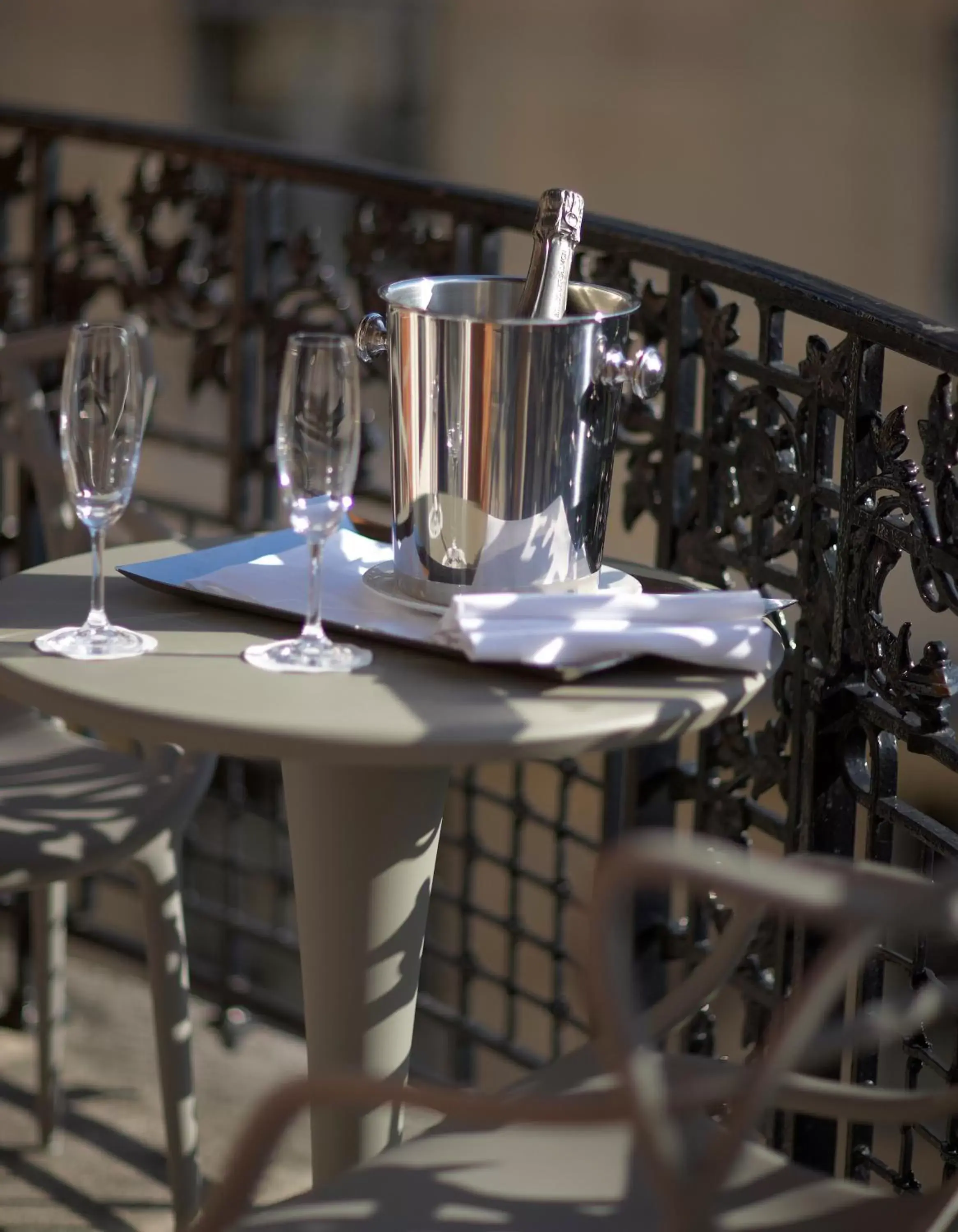 Balcony/Terrace, Restaurant/Places to Eat in La Clef Louvre Paris by The Crest Collection