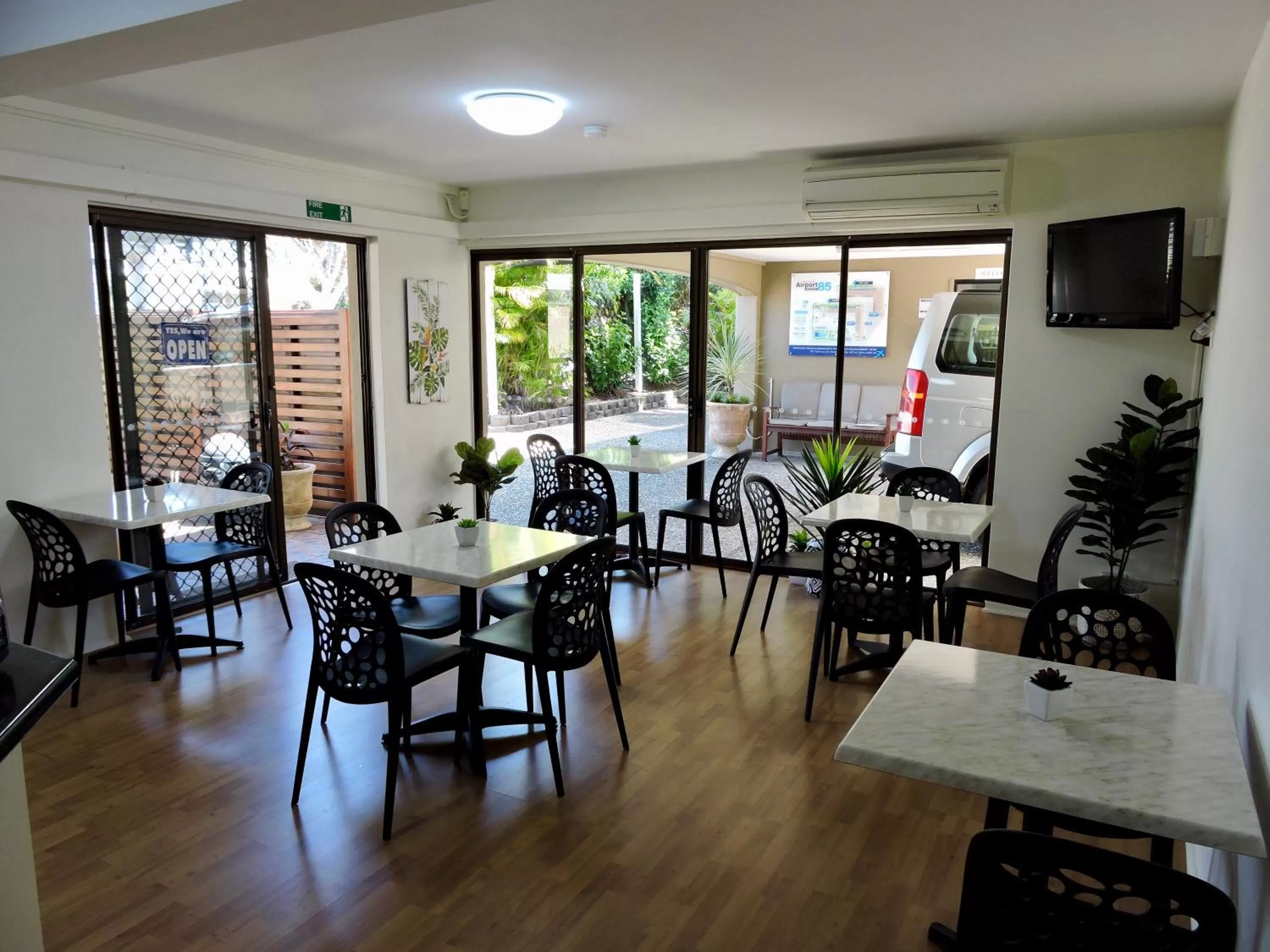 Continental breakfast in Best Western Airport 85 Motel