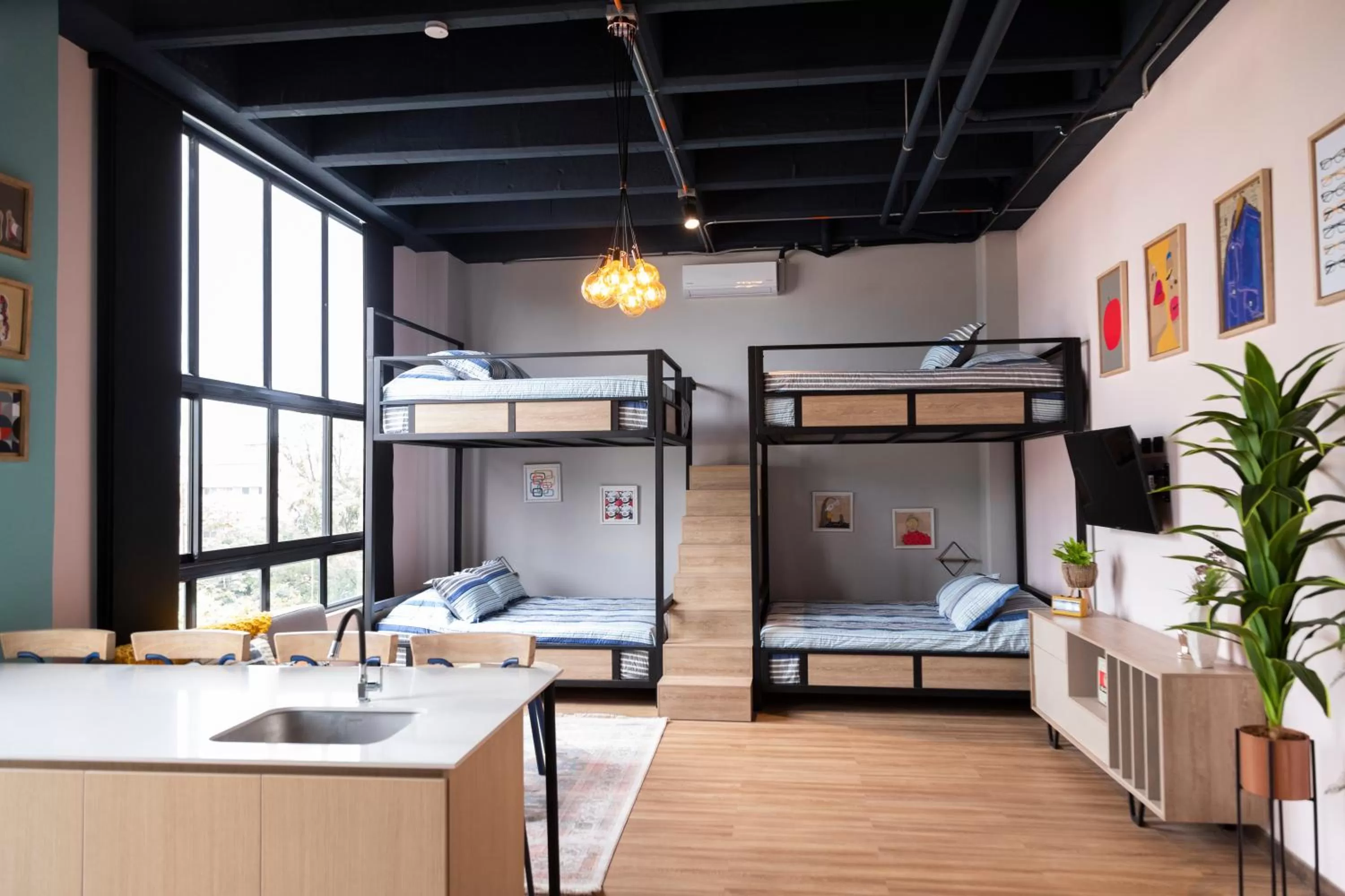 Photo of the whole room, Bed in Royal Living Poblado