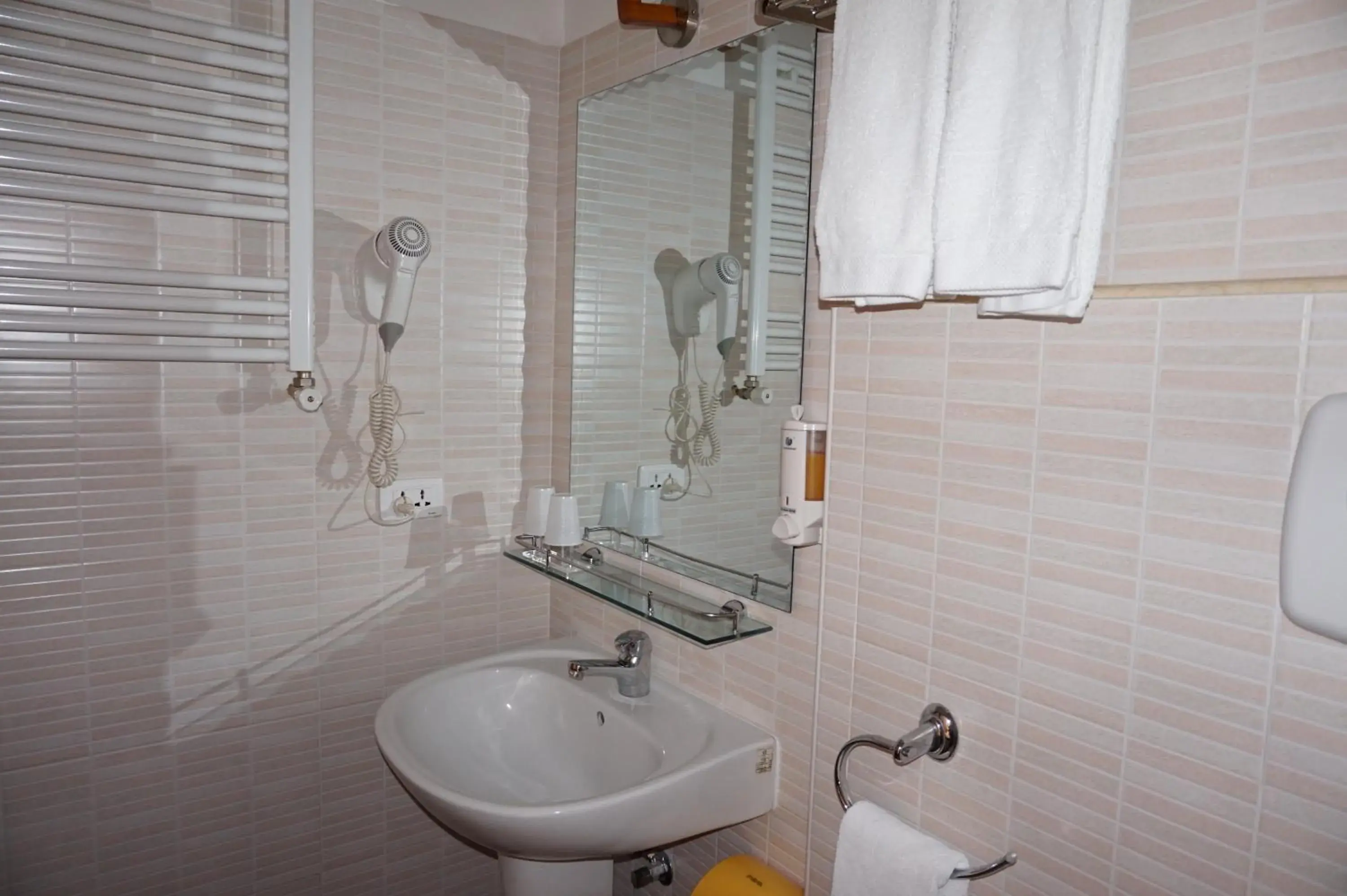 Bathroom in Hotel Filippo