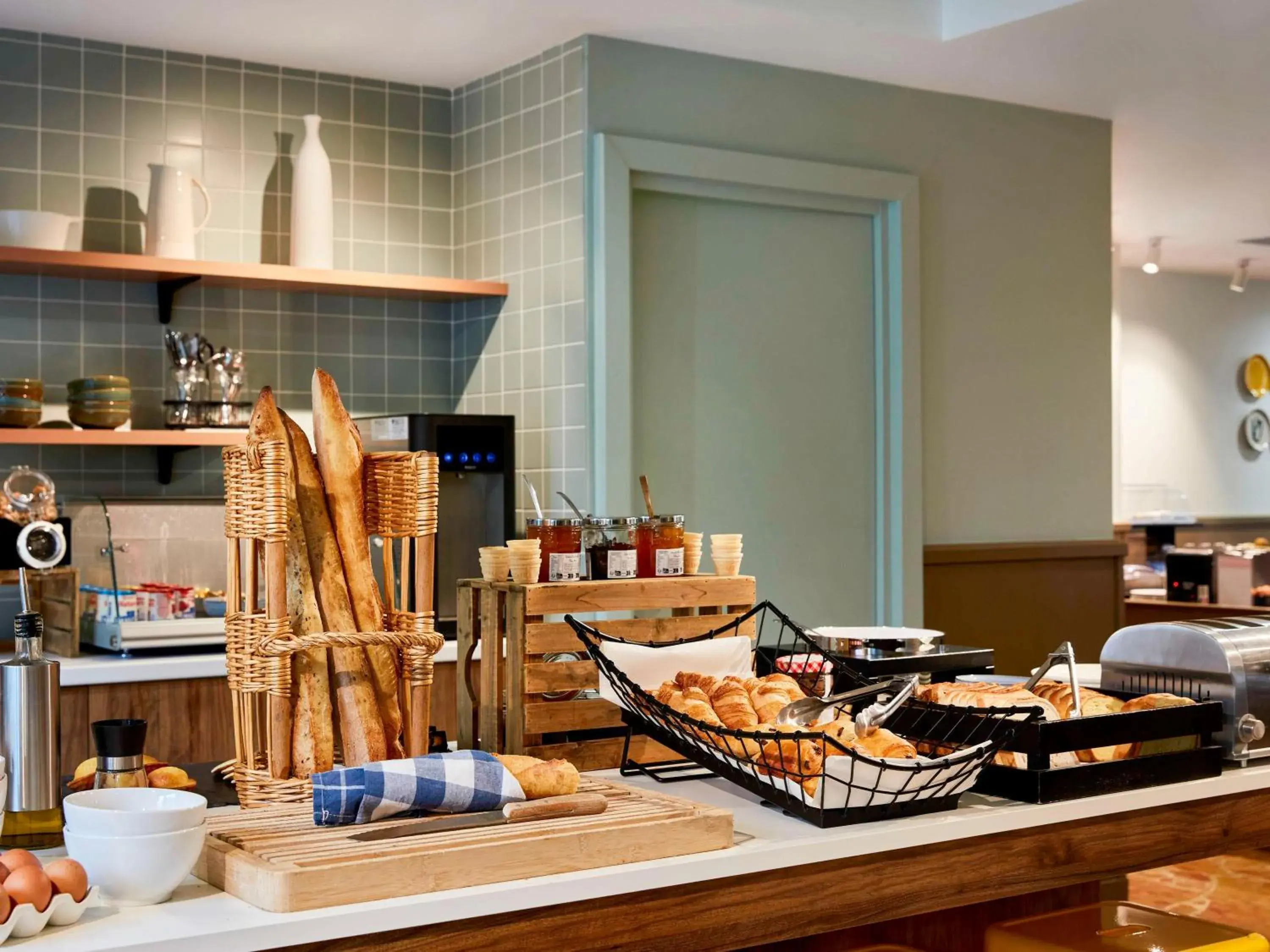 Breakfast, Restaurant/Places to Eat in Adagio Paris Buttes Chaumont Aparthotel