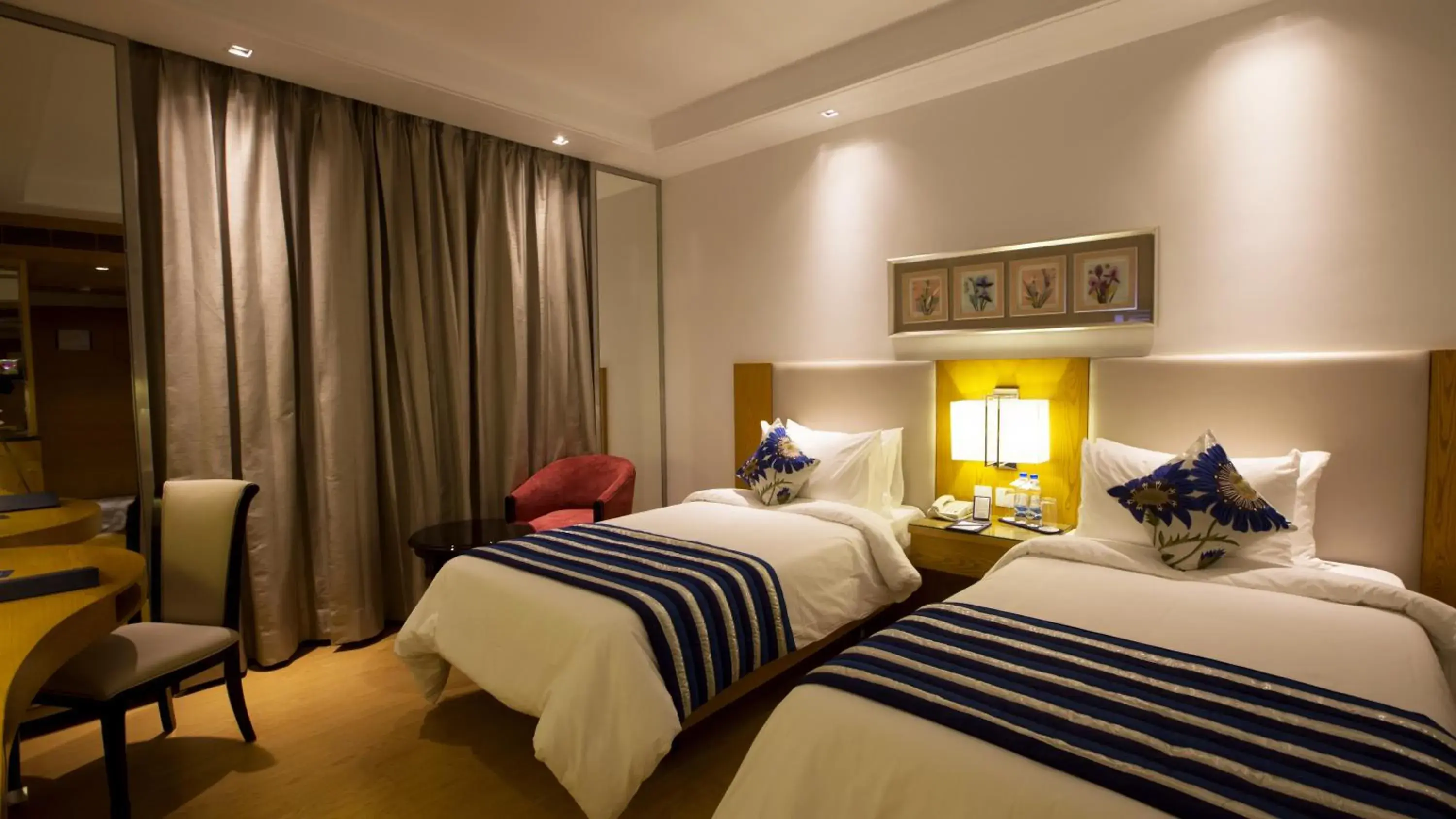 Bed, Room Photo in Golden Tulip Vasundhara Hotel and Suites