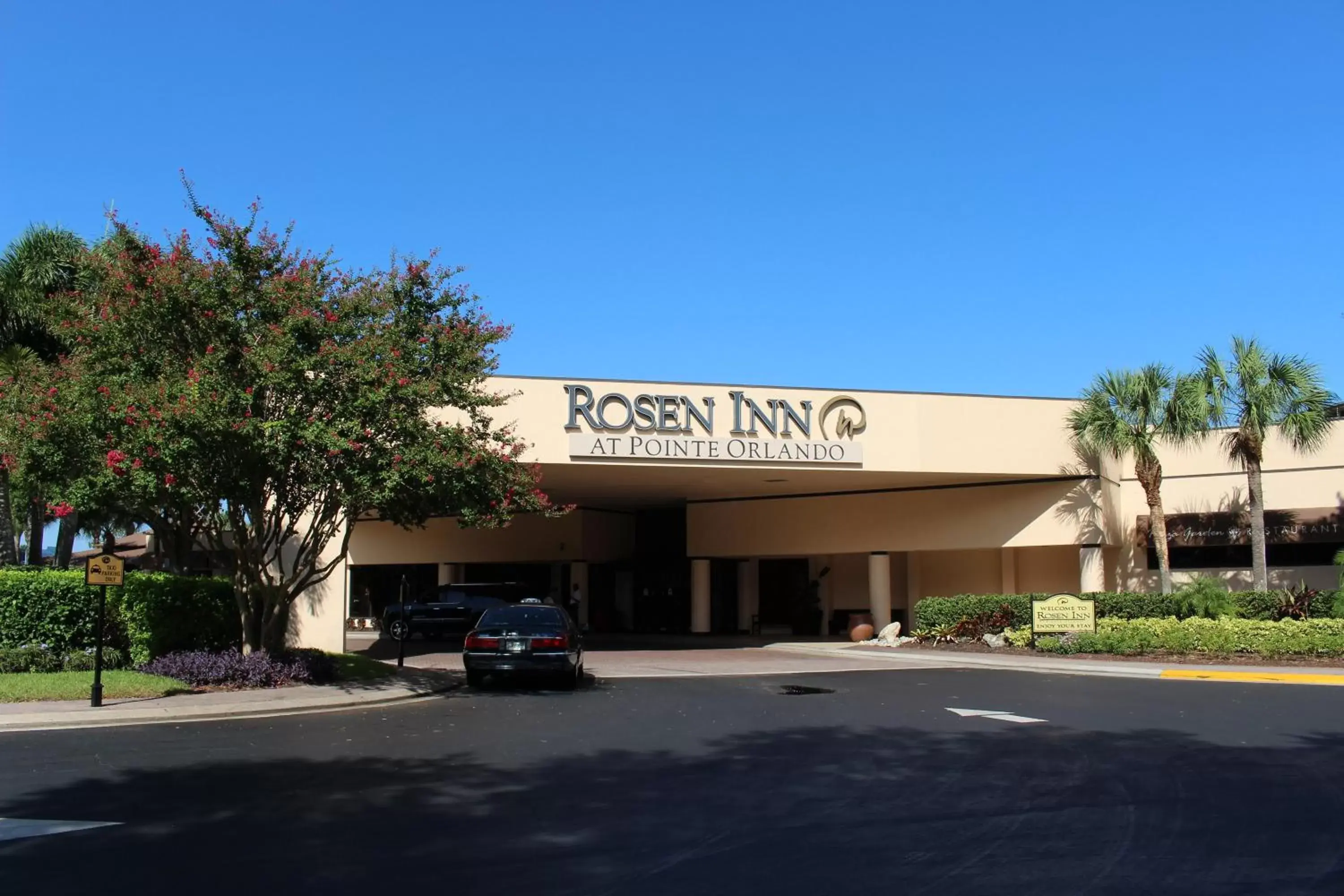 Property Building in Rosen Inn at Pointe Orlando