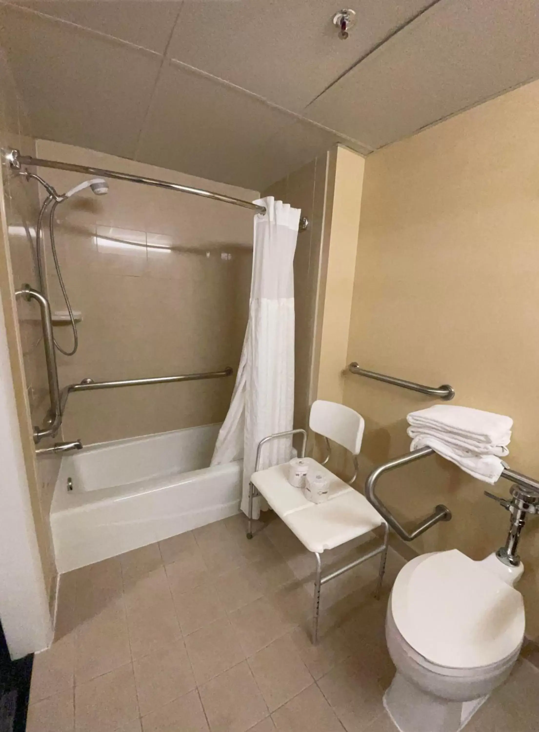 Bathroom in Comfort Inn Ballston