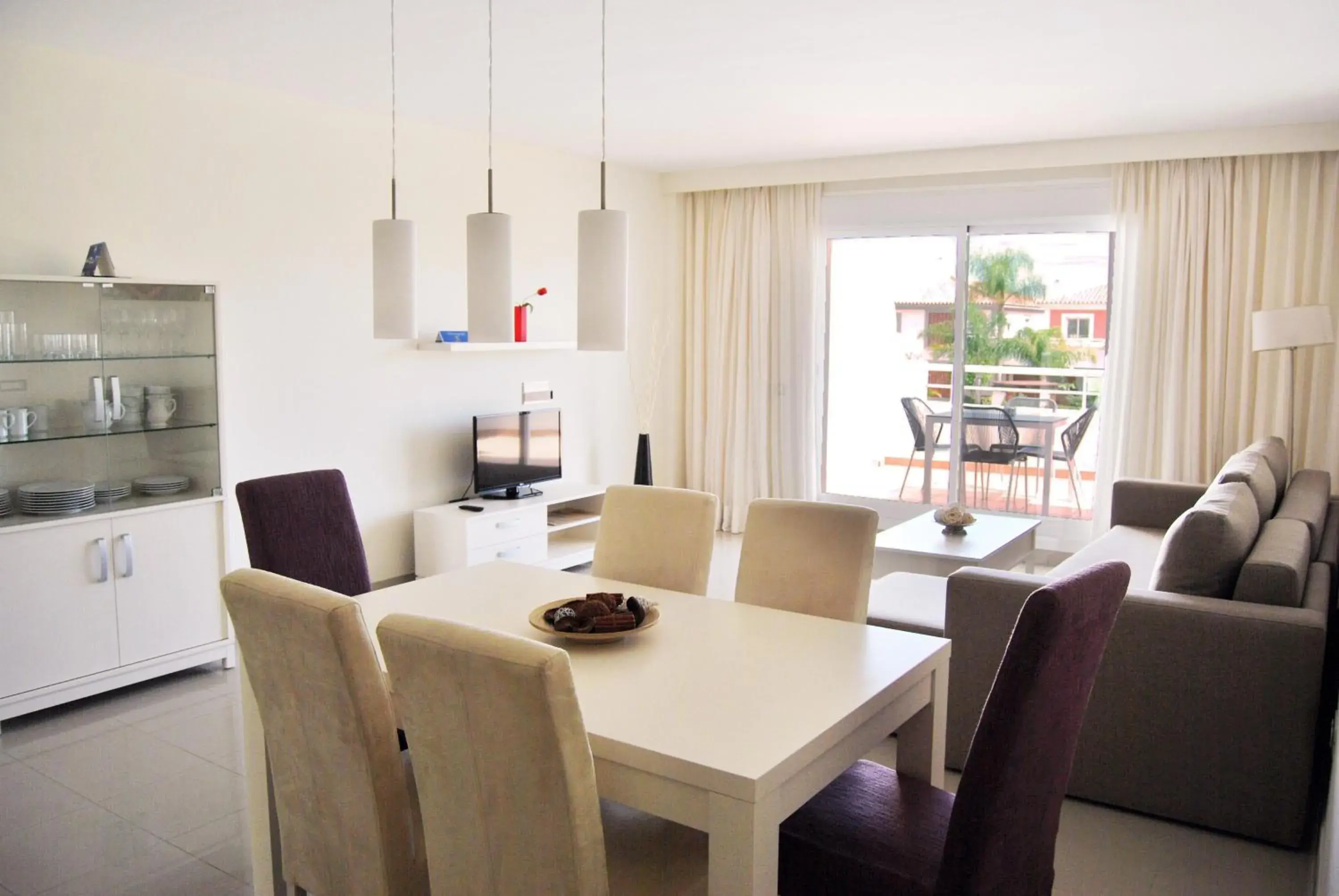 TV and multimedia, Dining Area in Cortijo Del Mar Resort