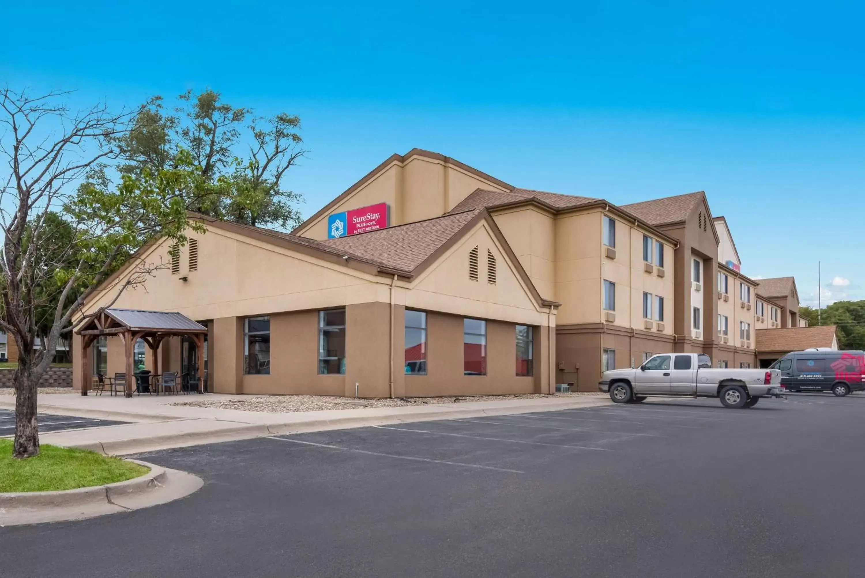 Property Building in SureStay Plus Hotel by Best Western Coralville Iowa City