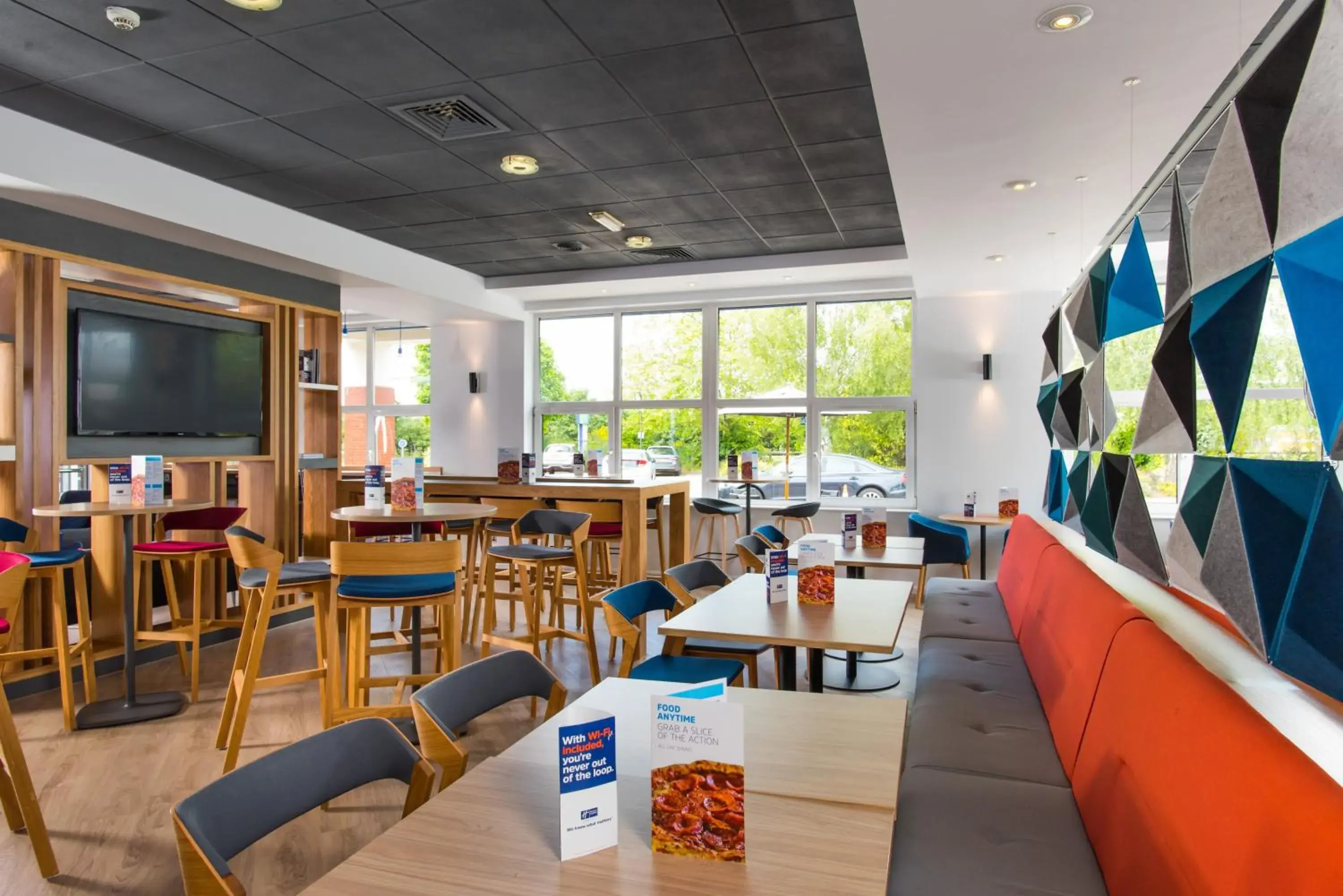 Restaurant/Places to Eat in Holiday Inn Express Burton On Trent