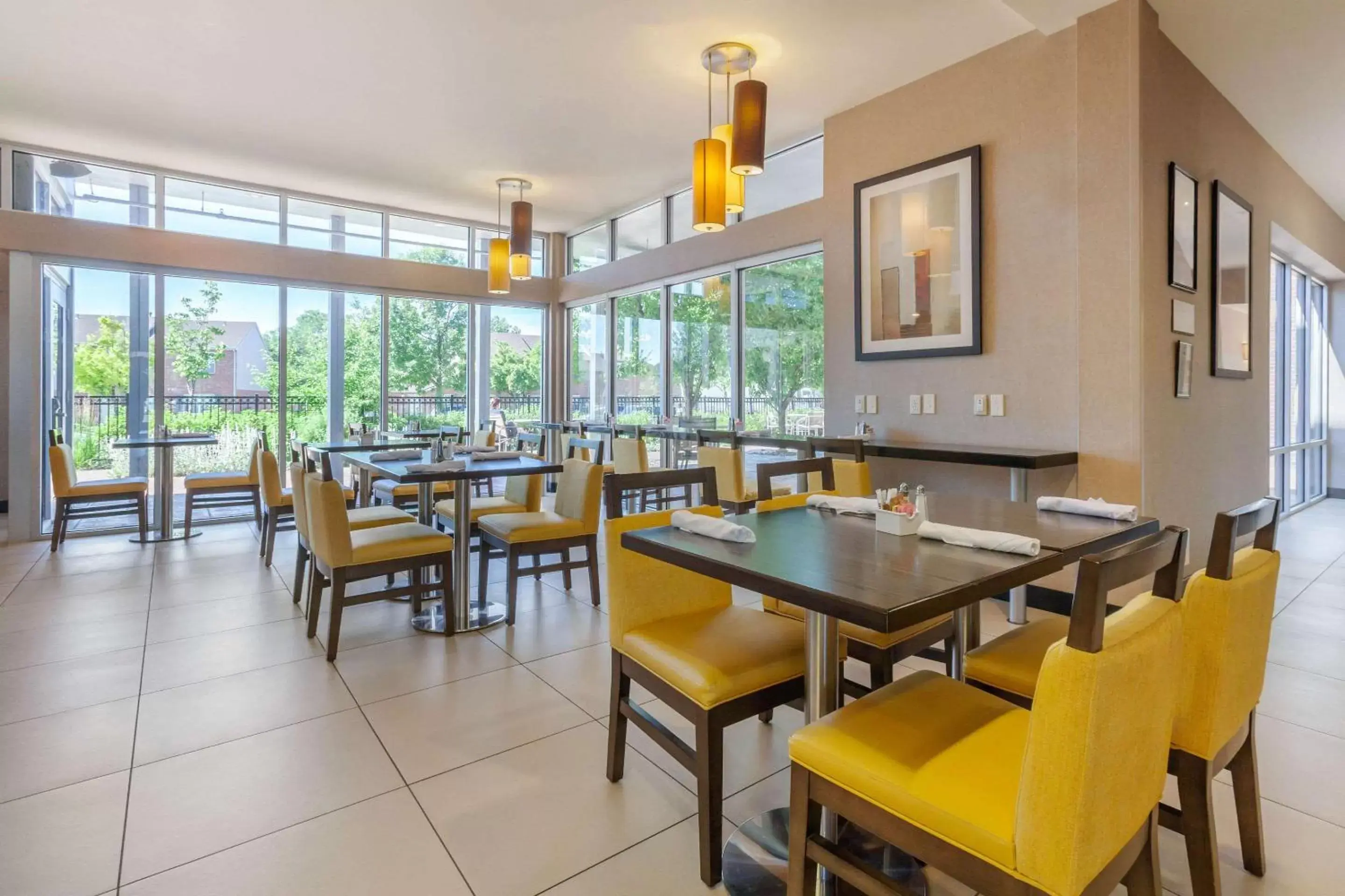 Restaurant/Places to Eat in Cambria Hotel Ft Collins