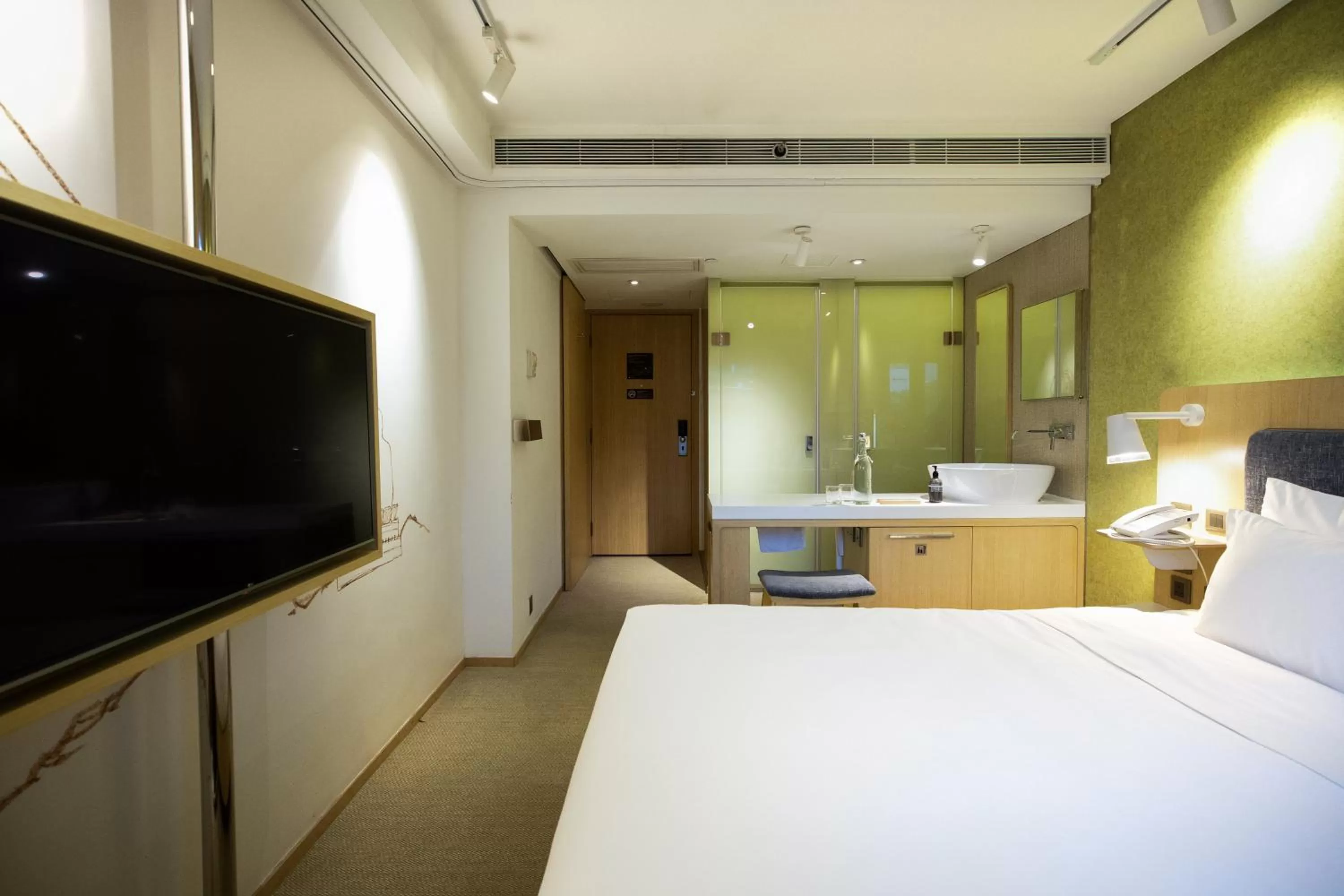 Bedroom, Bed in Eaton HK