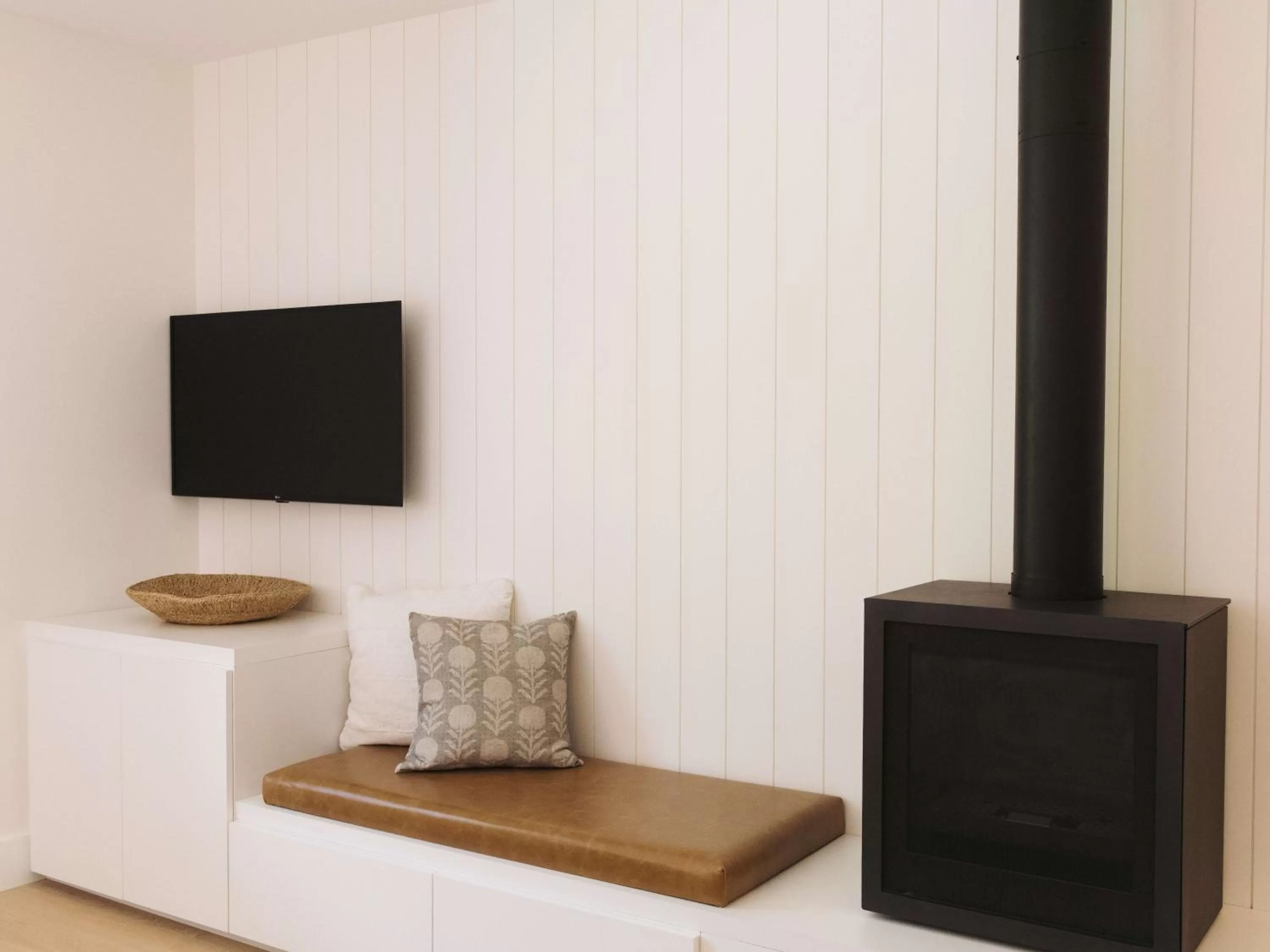 TV and multimedia, TV/Entertainment Center in The Wildset