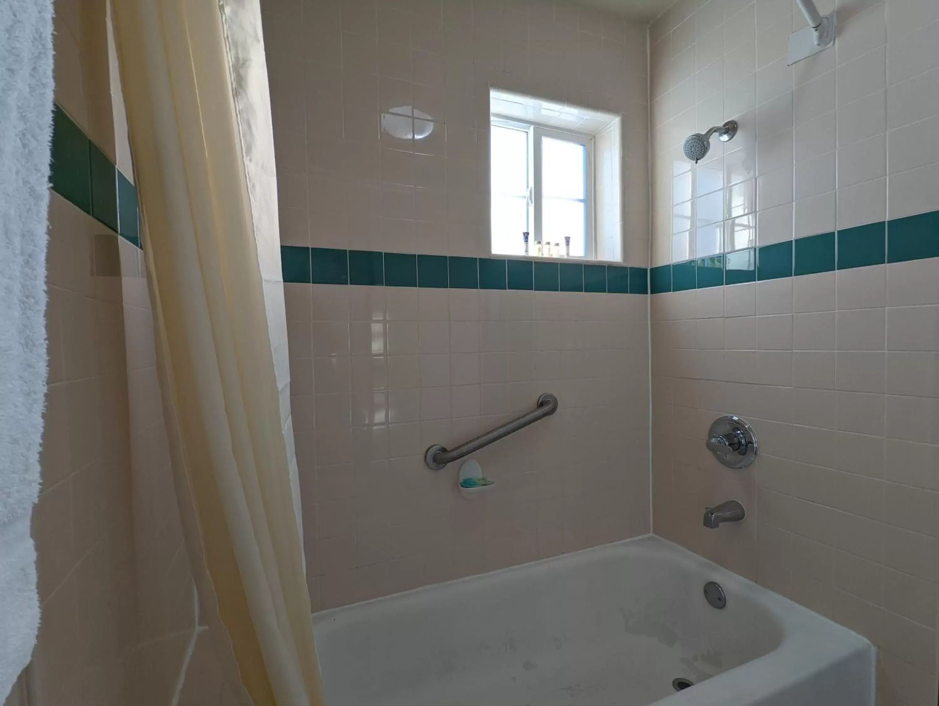 Shower, Bathroom in Americas Best Value Inn Oxnard-Port Hueneme