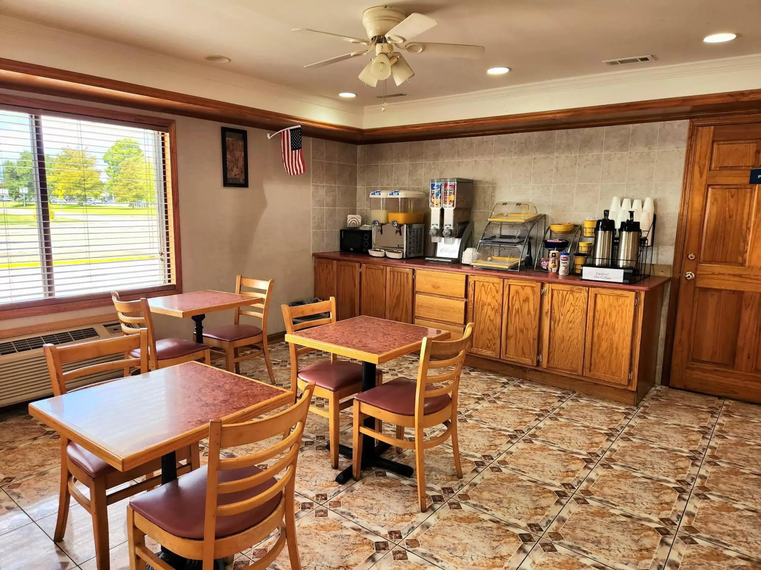 Breakfast, Restaurant/Places to Eat in Days Inn by Wyndham Slidell