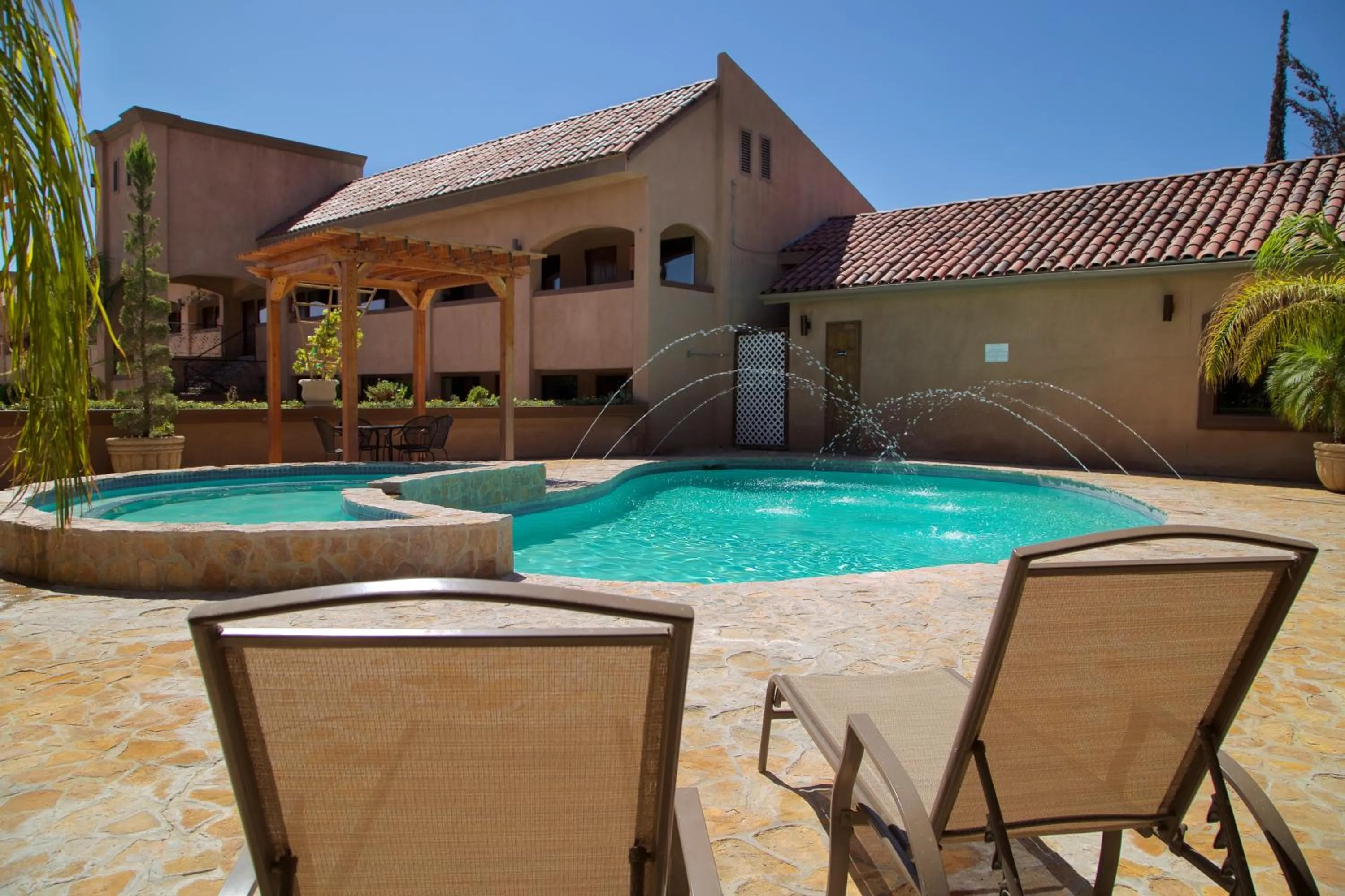 Swimming pool in Estancia Inn