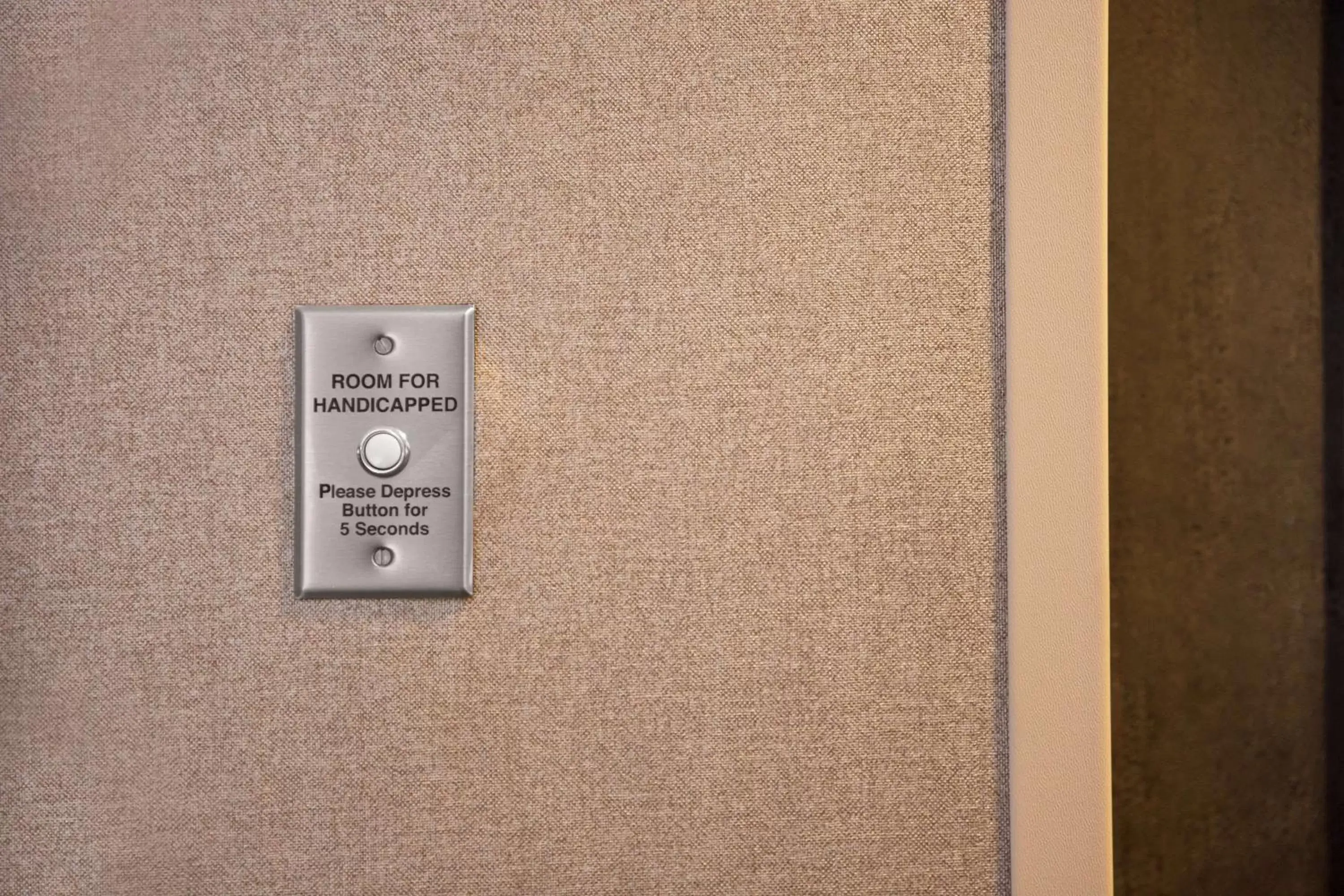 Photo of the whole room, Logo/Certificate/Sign/Award in Hampton Inn & Suites Nashville-Downtown