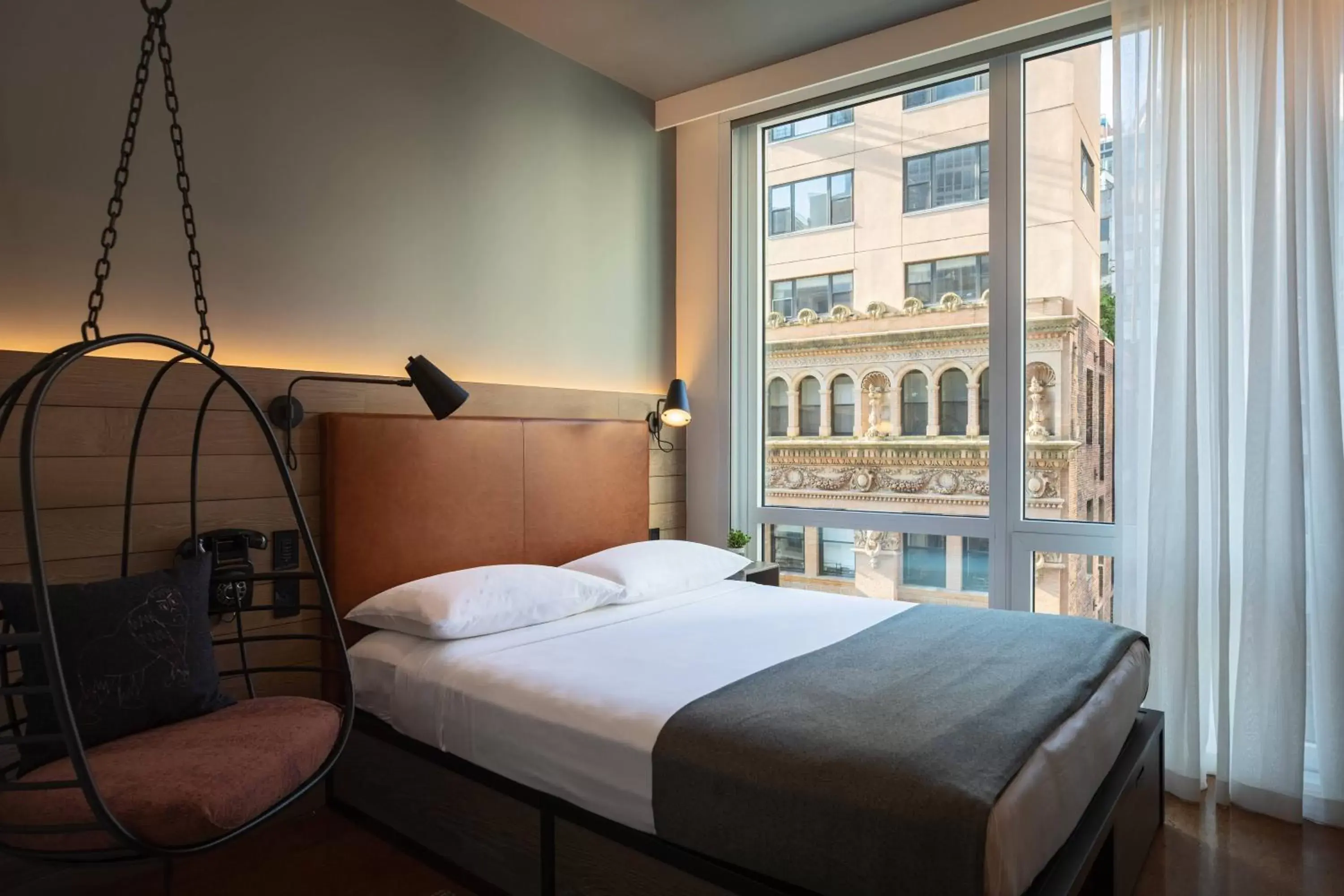 Photo of the whole room, Bed in Moxy NYC Downtown