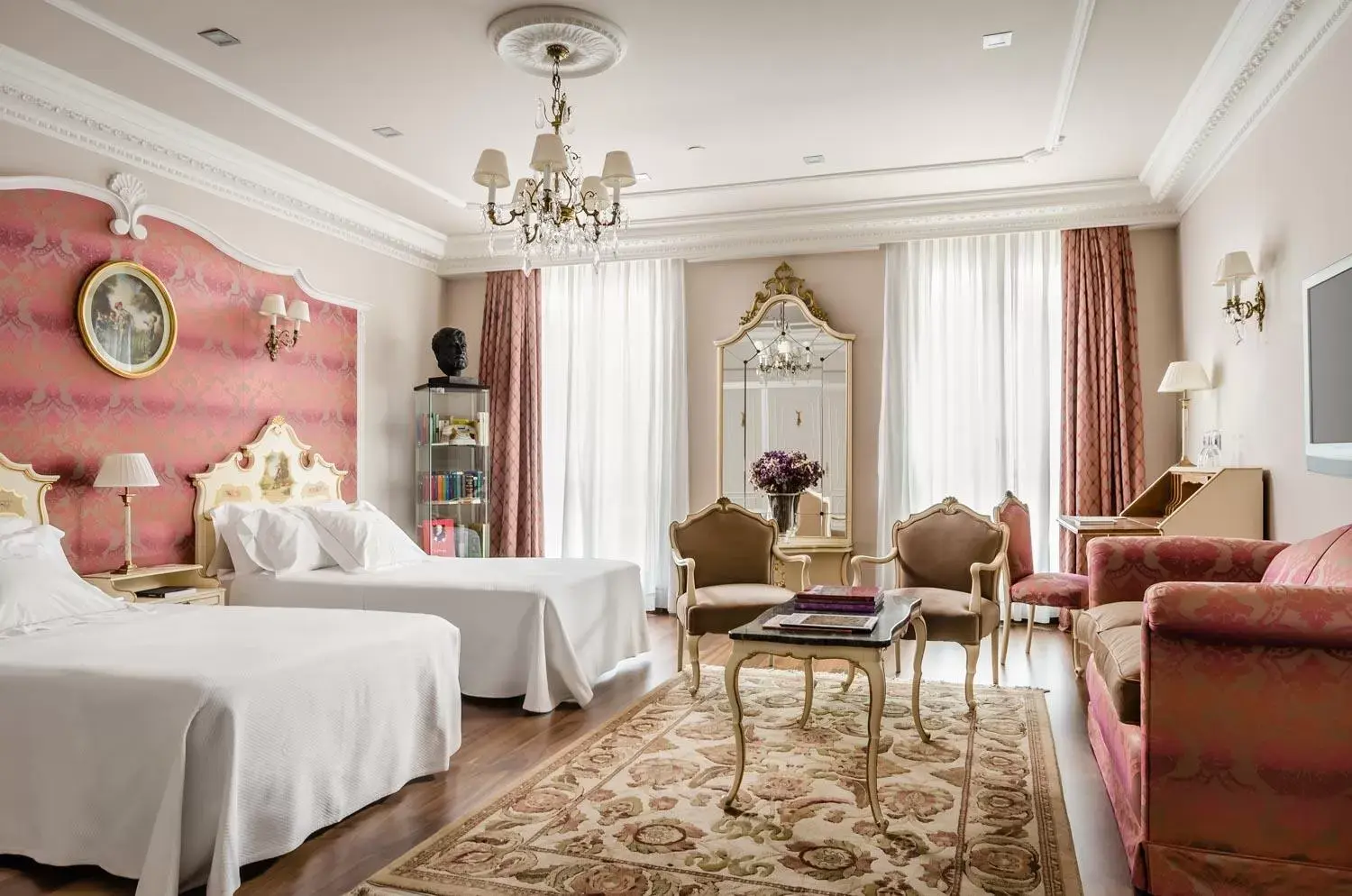 Photo of the whole room, Bed in Gran Hotel La Perla Photo of the whole room, Bed in Gran Hotel La Perla