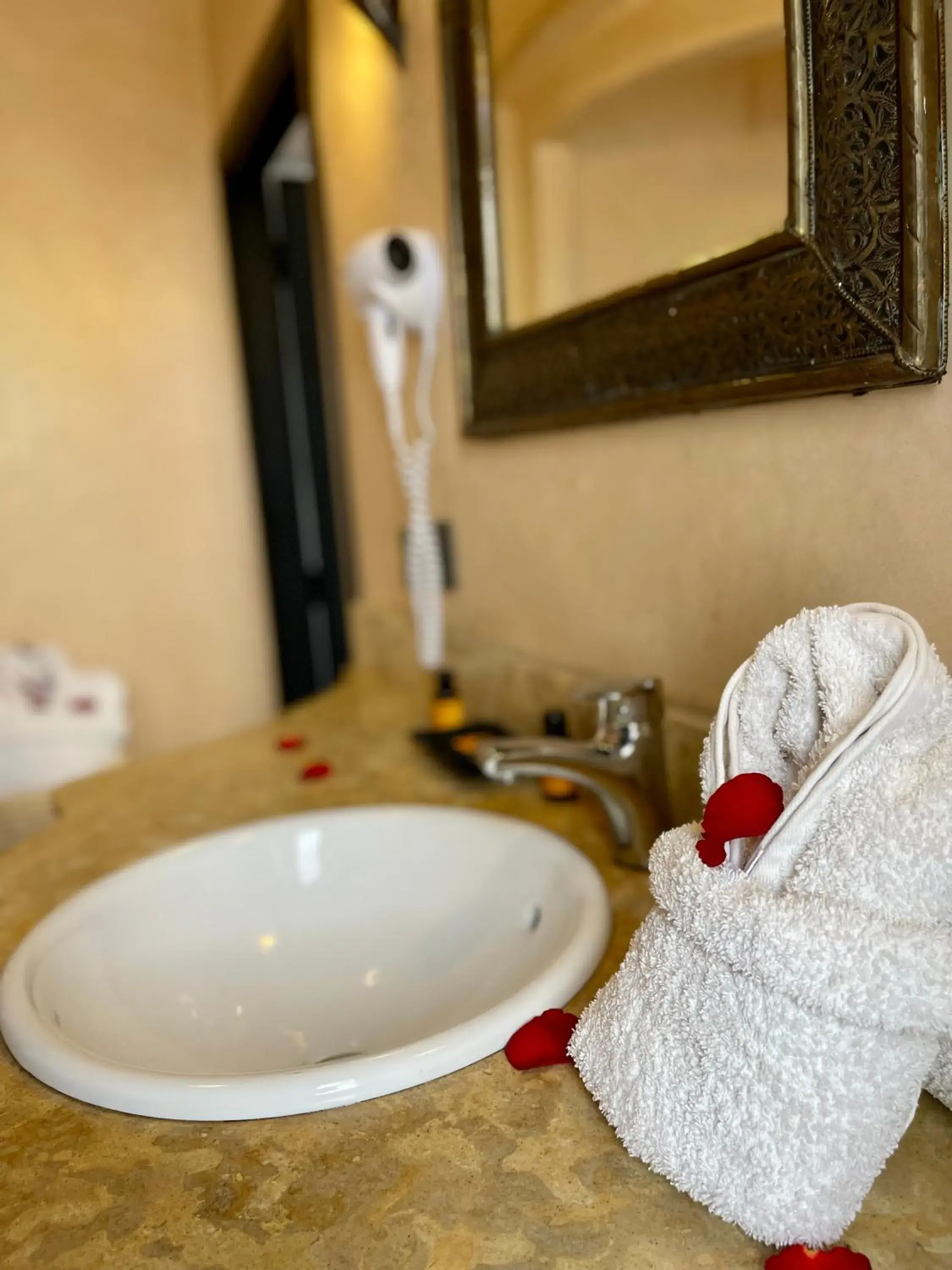 Bathroom in Riad Dar Foundouk and Spa