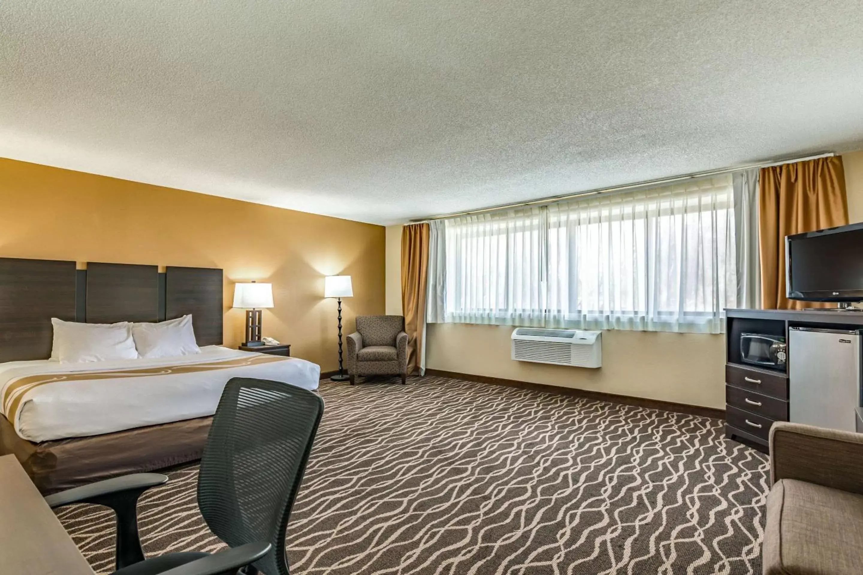 Photo of the whole room, Bed in Quality Inn Schenectady - Albany