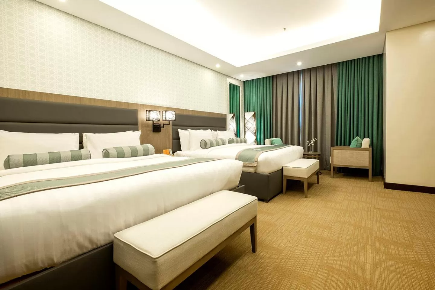 Photo of the whole room, Bed in Maayo Hotel
