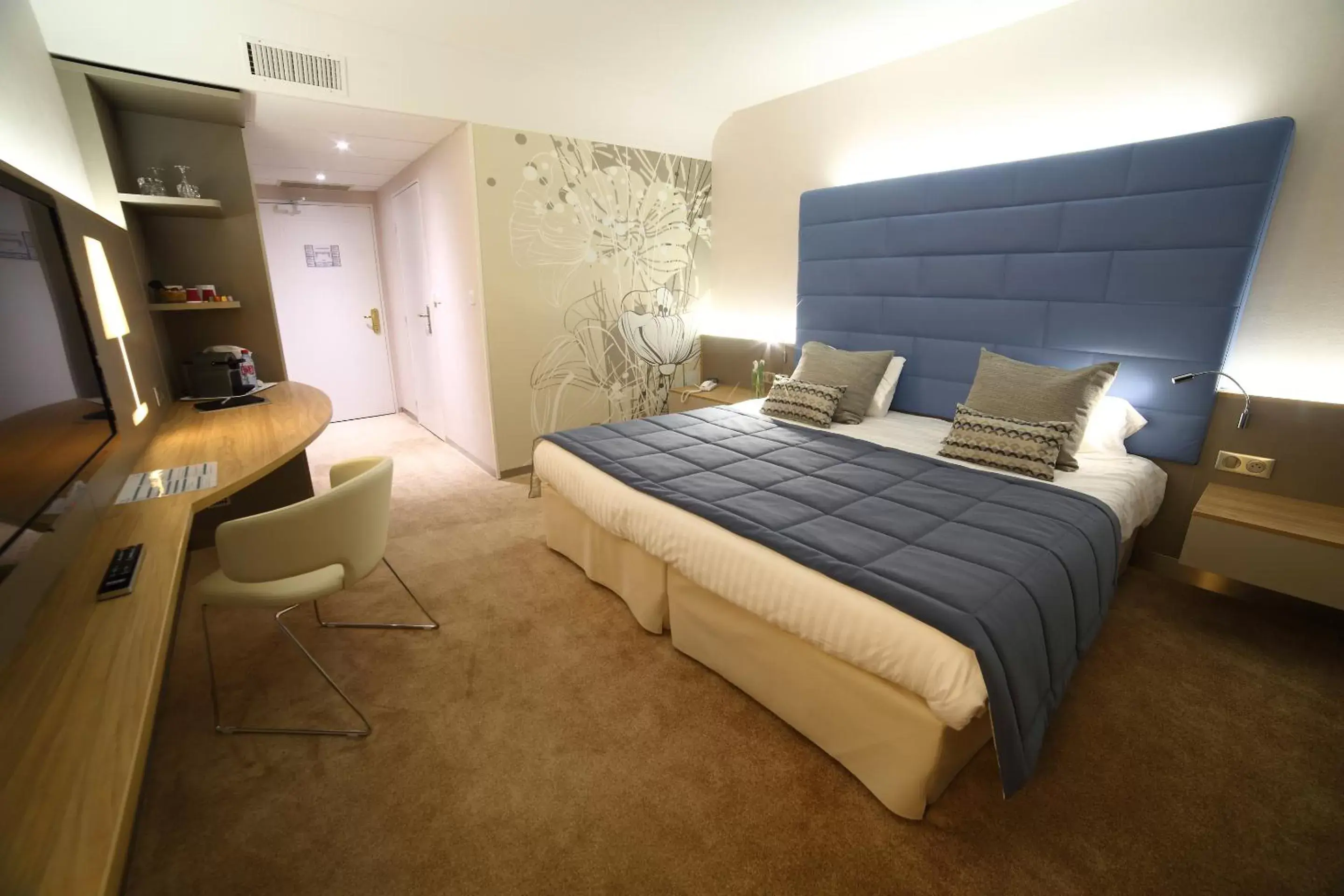 Superior Double Room in Hotel Plaza - site du Futuroscope
