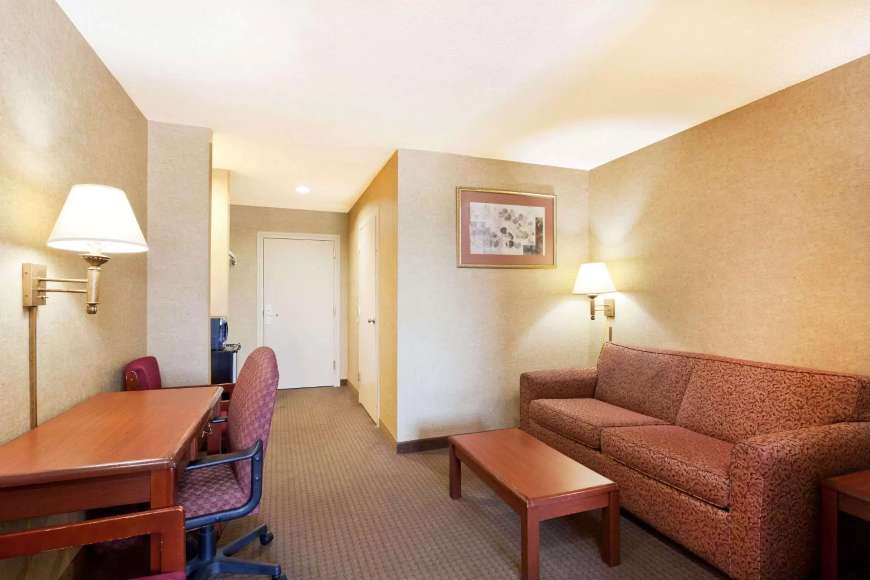 Photo of the whole room, Seating Area in Days Inn & Suites by Wyndham Wynne