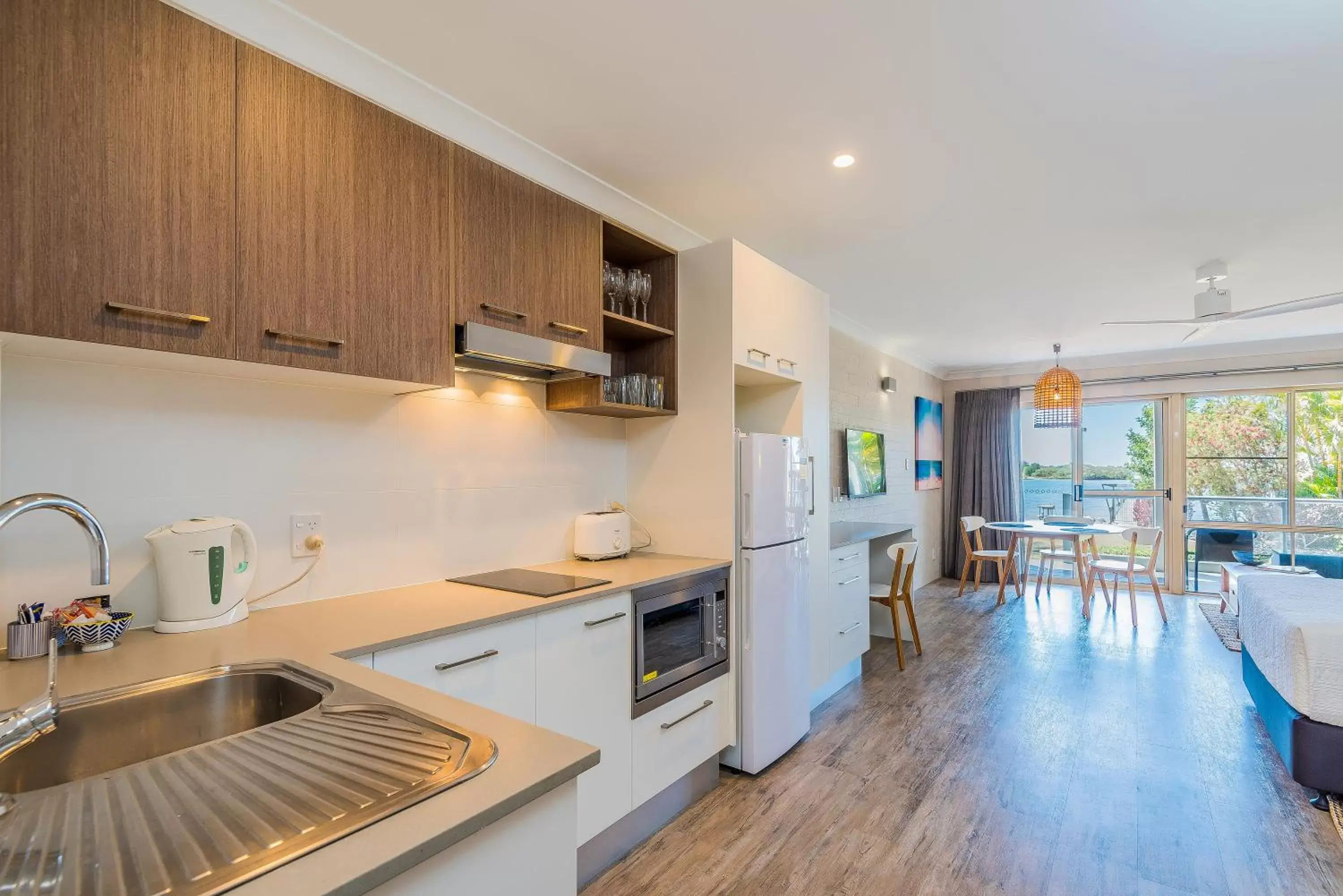 Photo of the whole room, Kitchen/Kitchenette in Moby Dick Waterfront Resort Motel