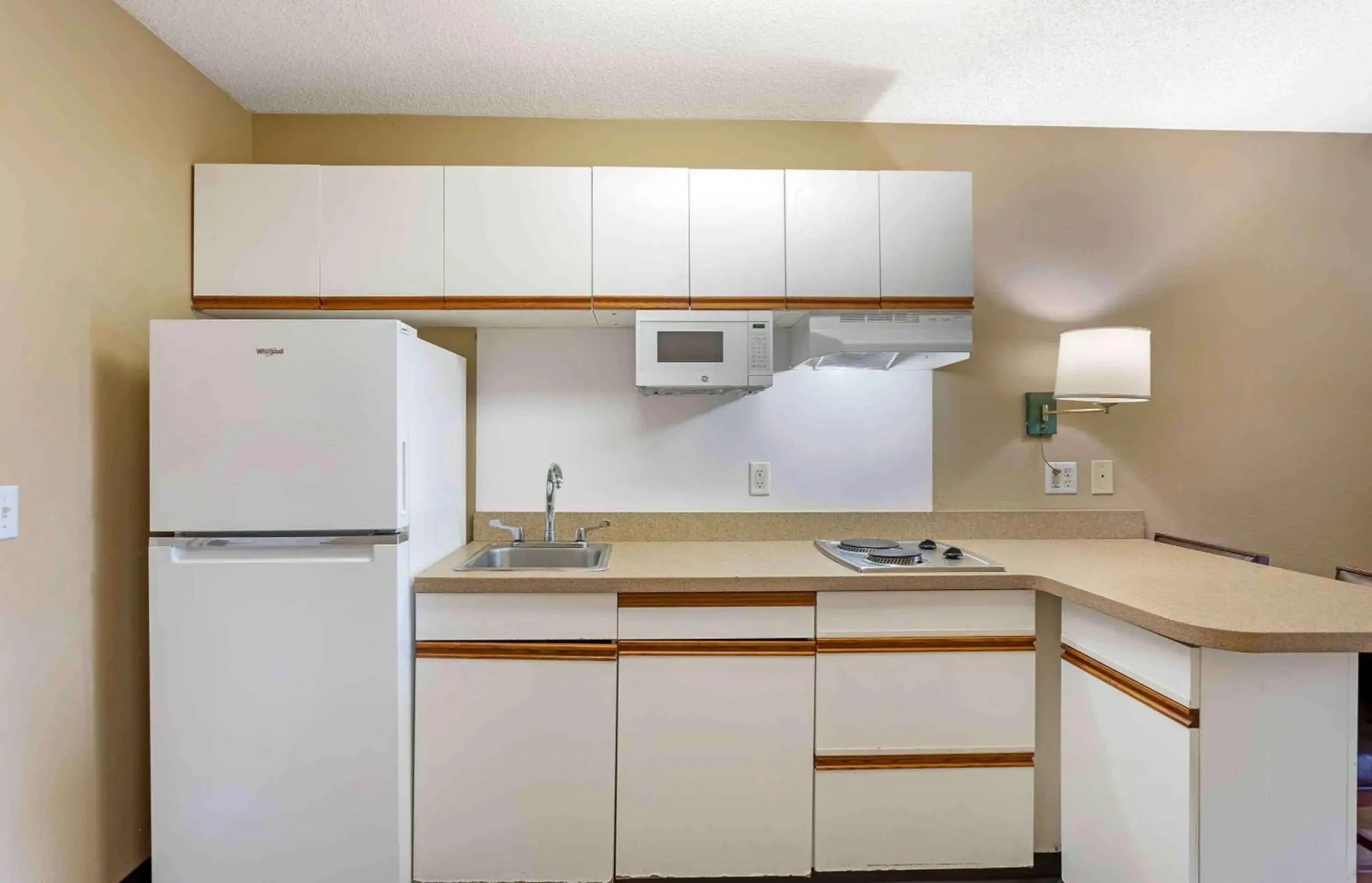 Bedroom, Kitchen/Kitchenette in Extended Stay America Suites - Memphis - Airport
