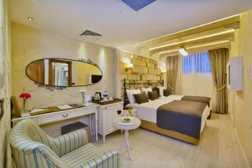 Bed, Seating Area in Yılsam Sultanahmet Hotel