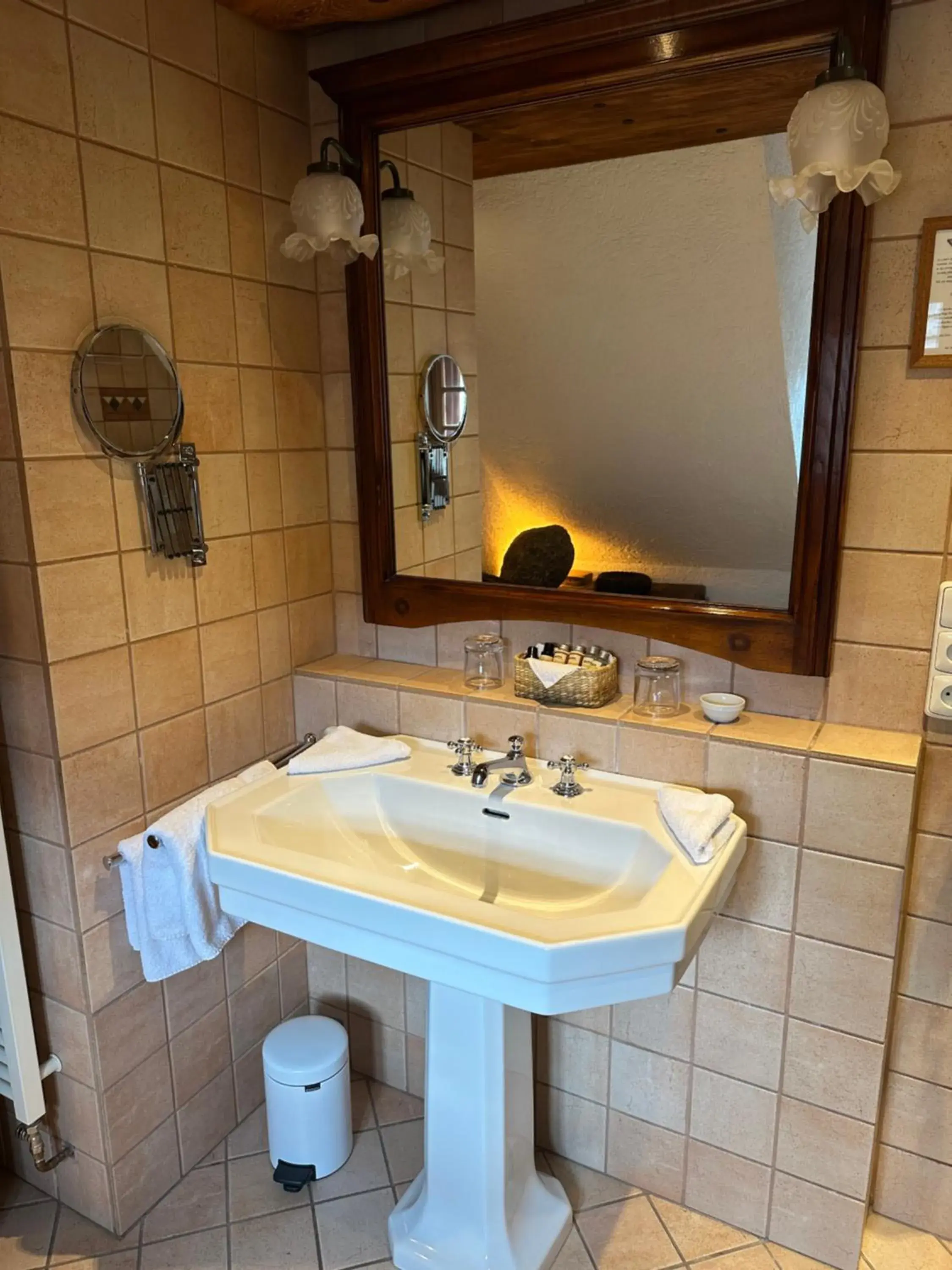 Bathroom in Romantik Hotel U Raka