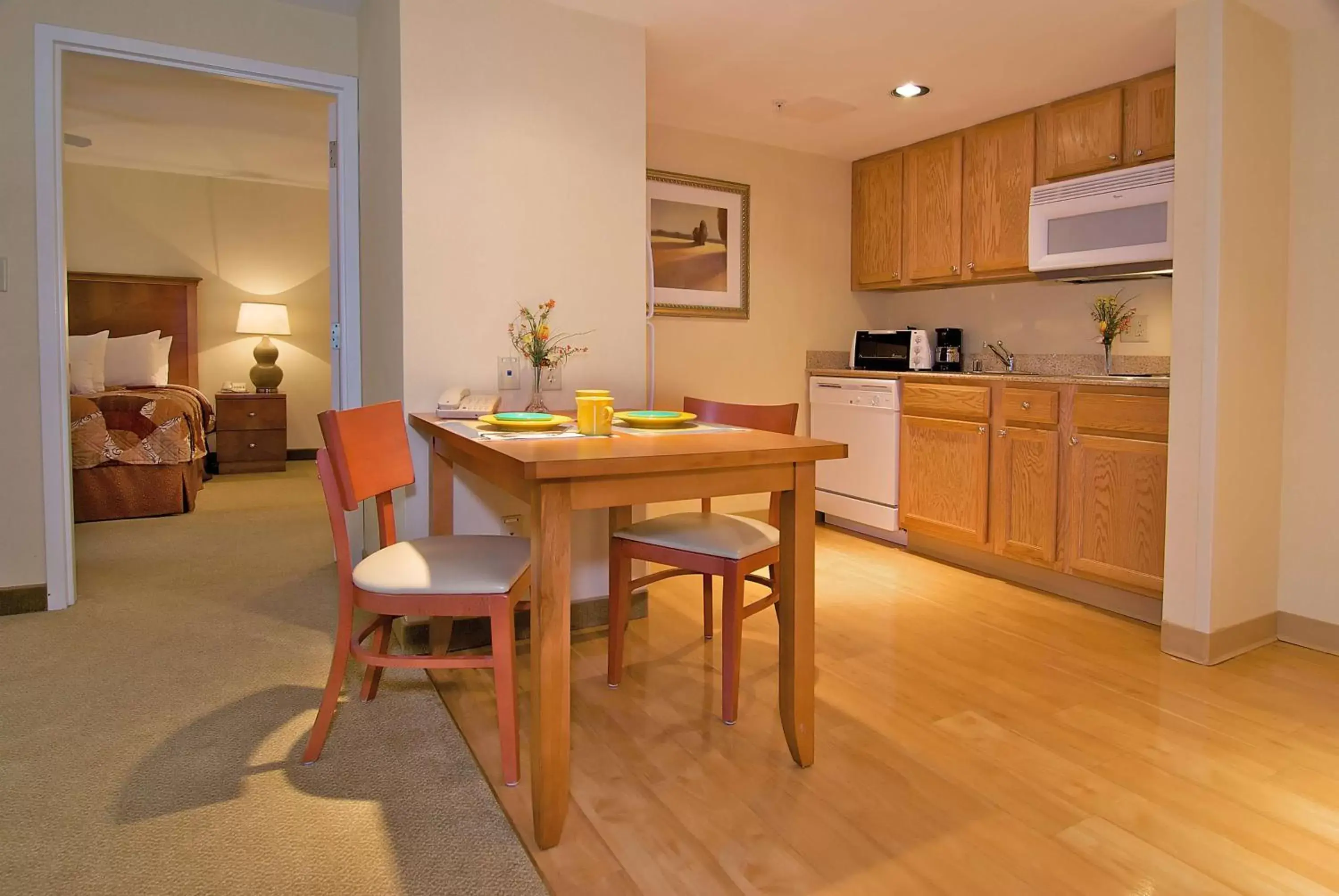 Kitchen or kitchenette, Dining Area in Homewood Suites by Hilton Newark-Wilmington South Area