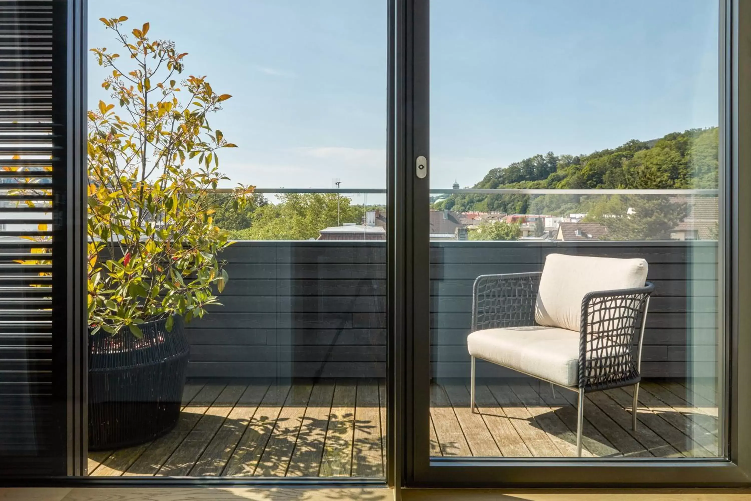 Photo of the whole room, Balcony/Terrace in Roomers Baden-Baden, Autograph Collection