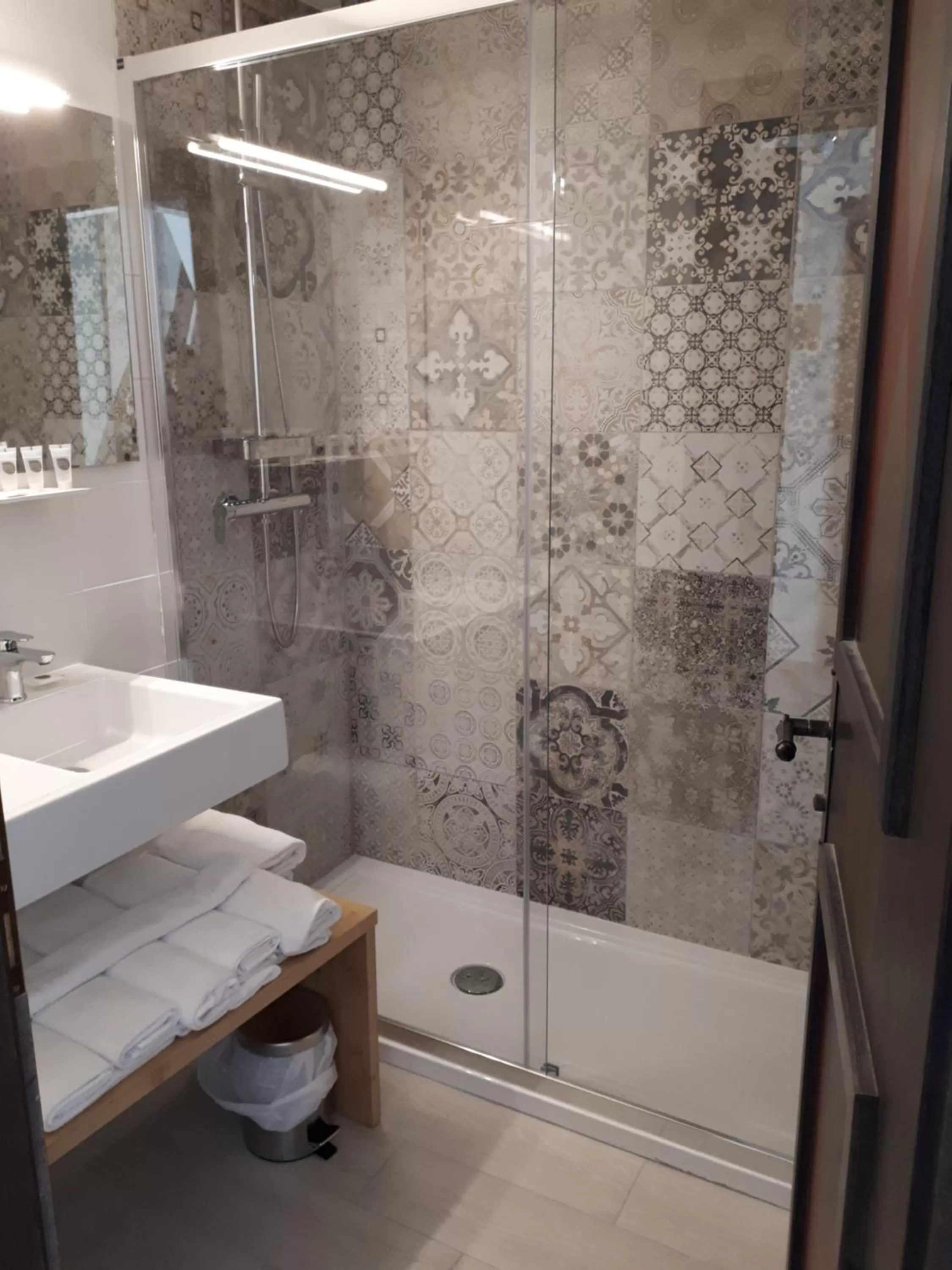 Shower in Family Hotel Schloss Rosenegg