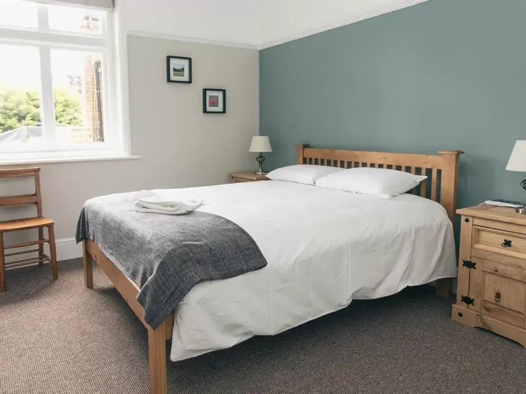 Triple Room with Shared Bathroom in The Green W7