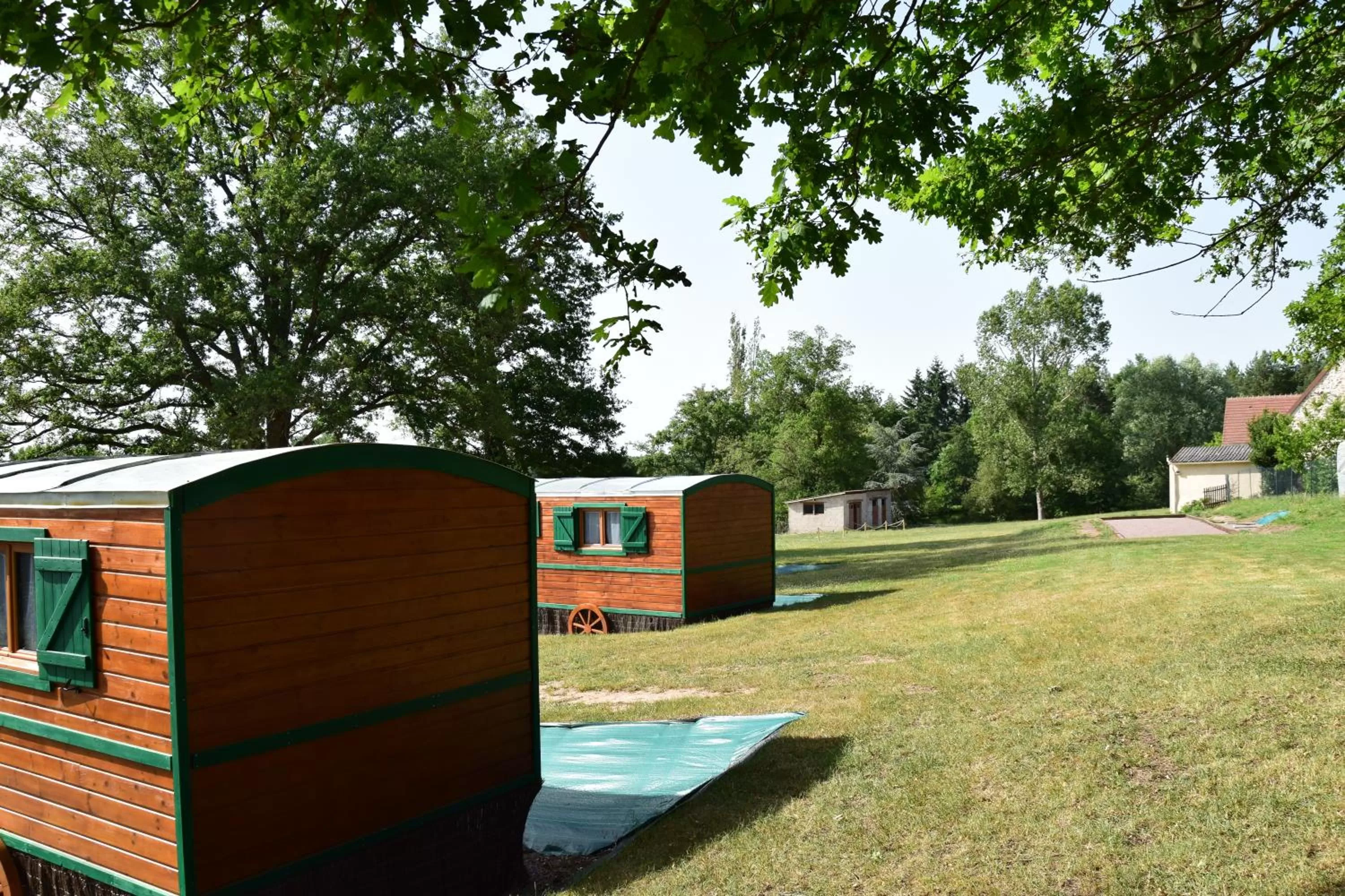 Property Building in Les Roulottes des Ris