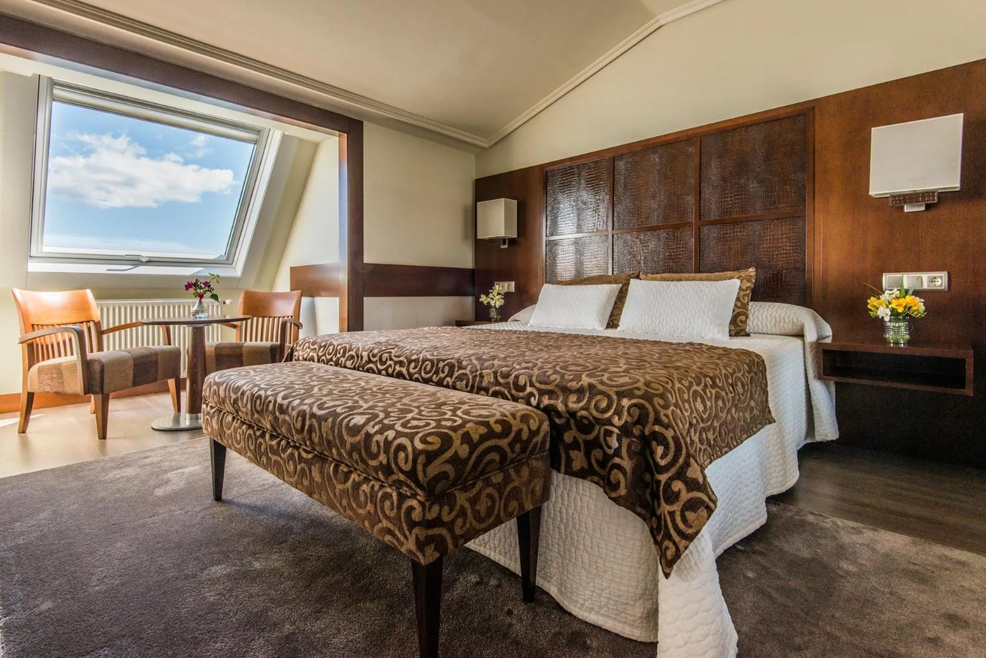 Photo of the whole room, Bed in Eurostars Louxo Talaso