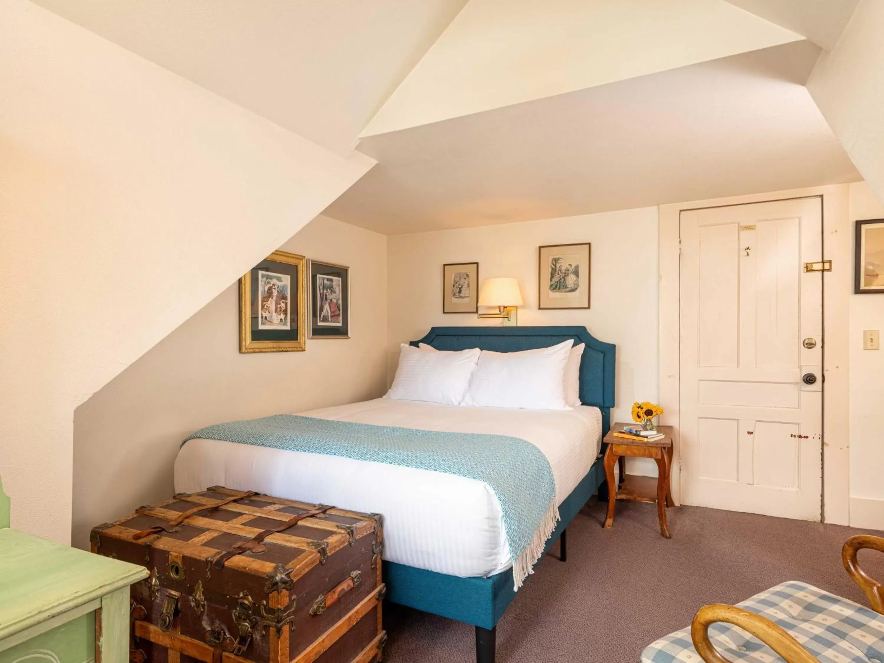 Double Room with Shared Bathroom in Old Stagecoach Inn Double Room with Shared Bathroom in Old Stagecoach Inn