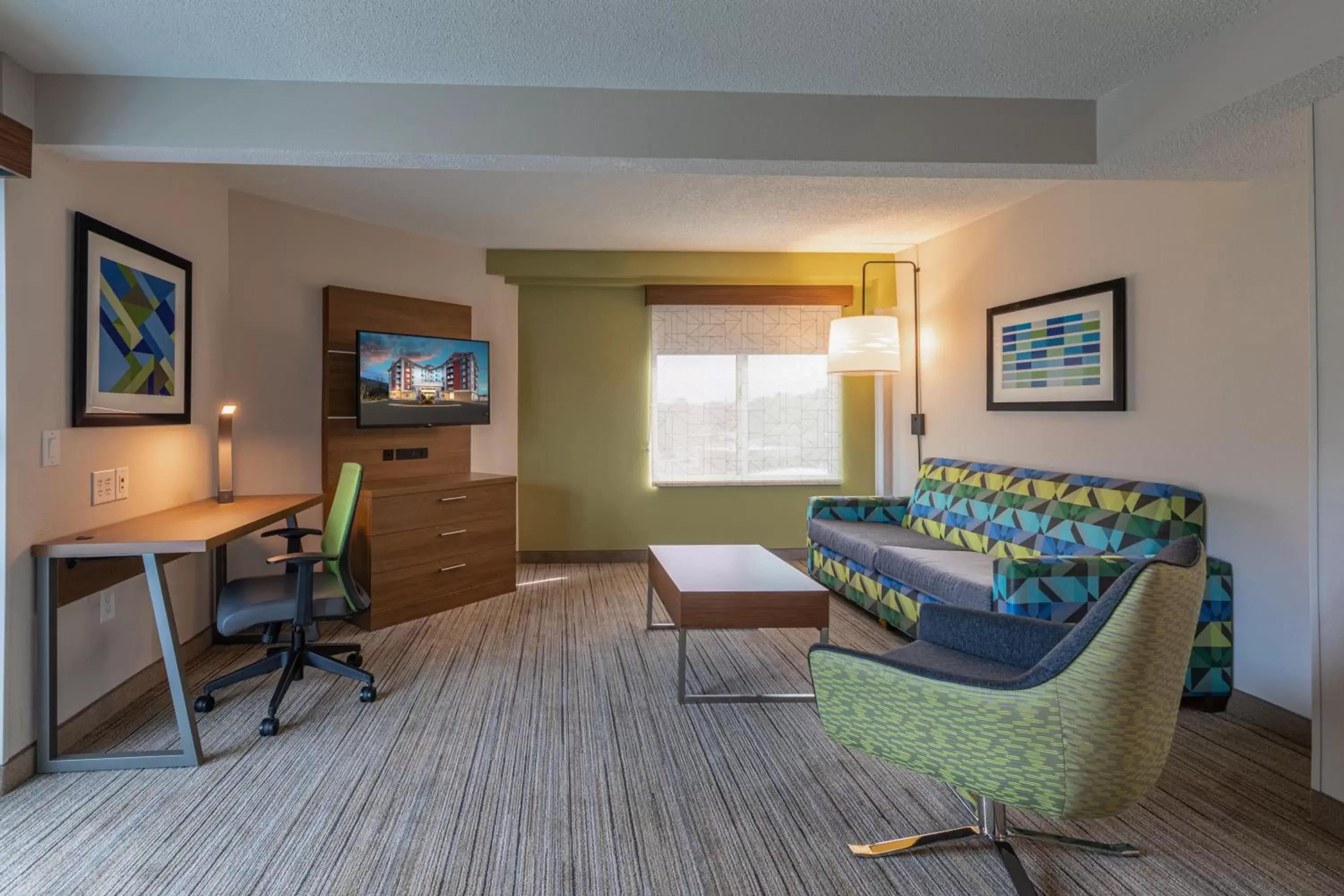 Photo of the whole room, Seating Area in Holiday Inn Express & Suites Asheville Downtown, an IHG Hotel