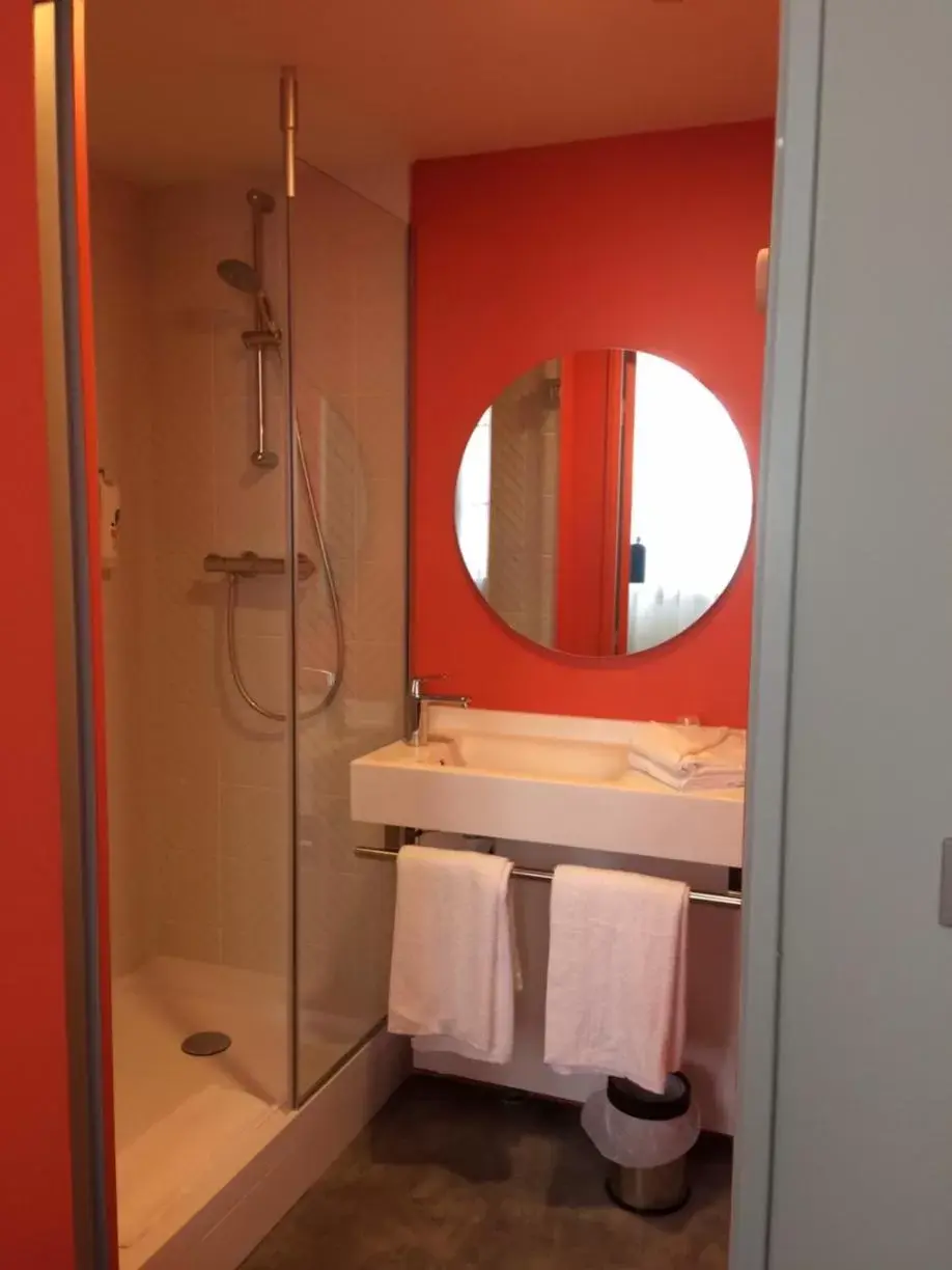 Other, Bathroom in ibis Styles Chalons en Champagne Centre