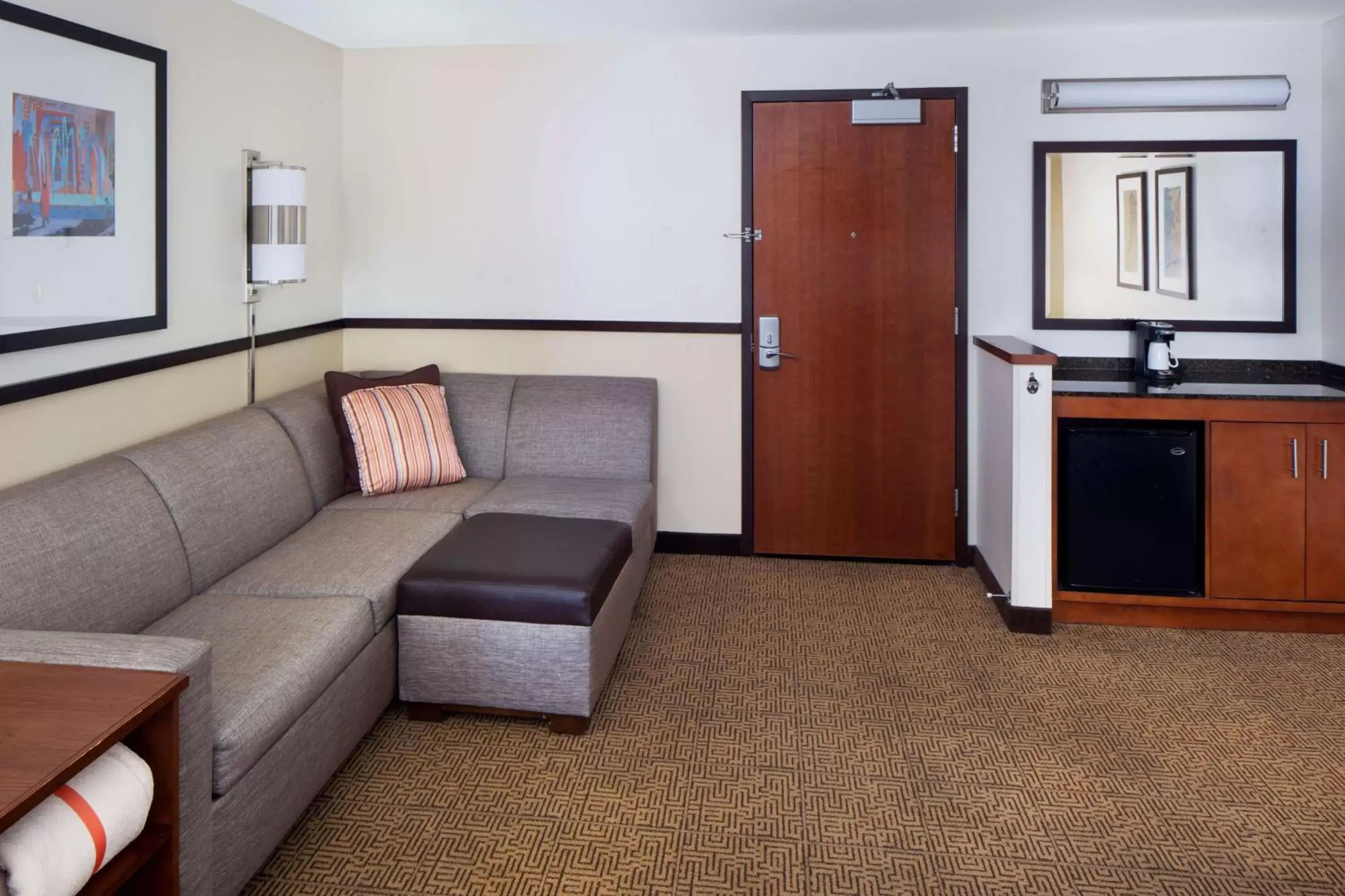 Photo of the whole room, Seating Area in Hyatt Place Phoenix/ Mesa