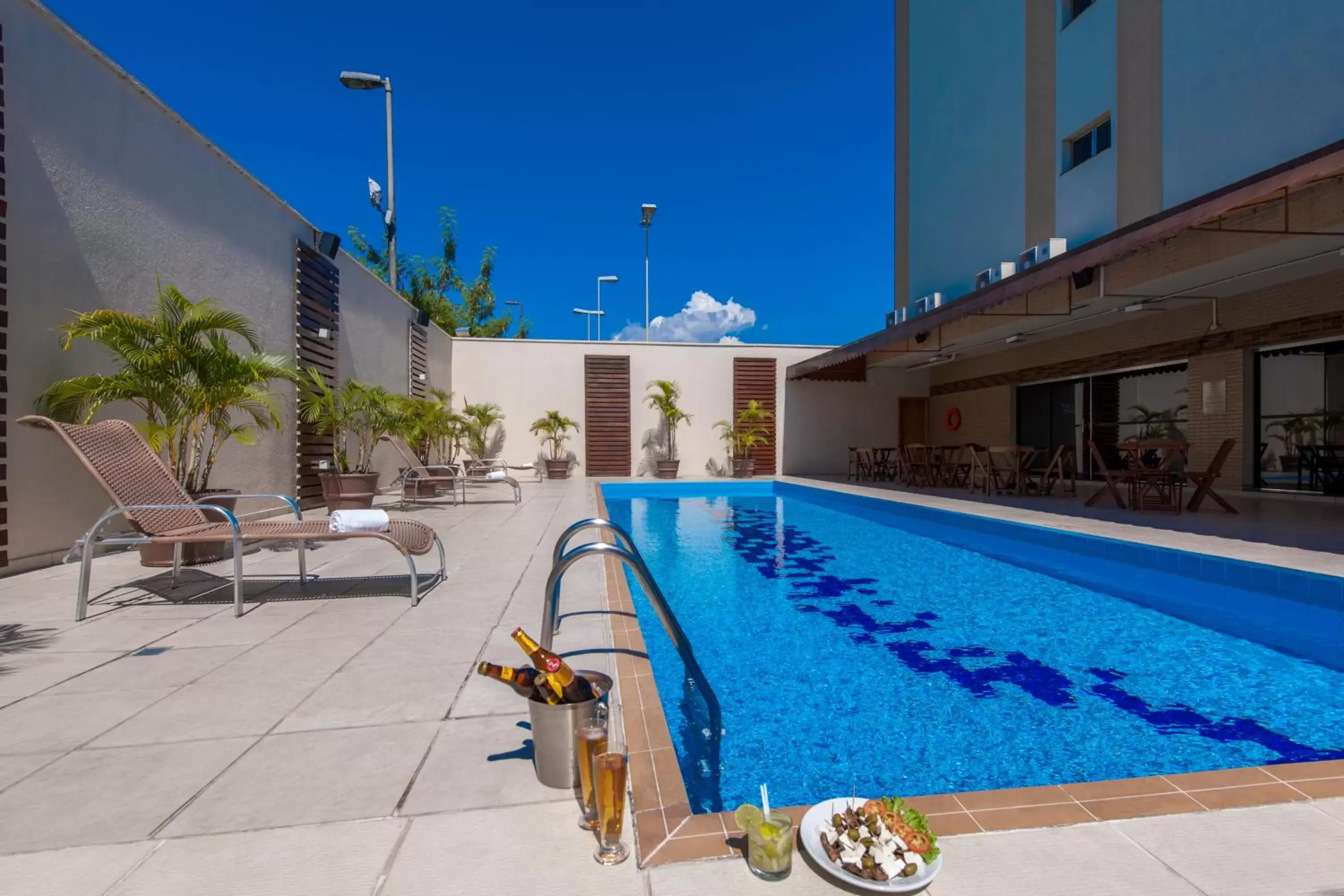 Swimming Pool in Sleep Inn Manaus