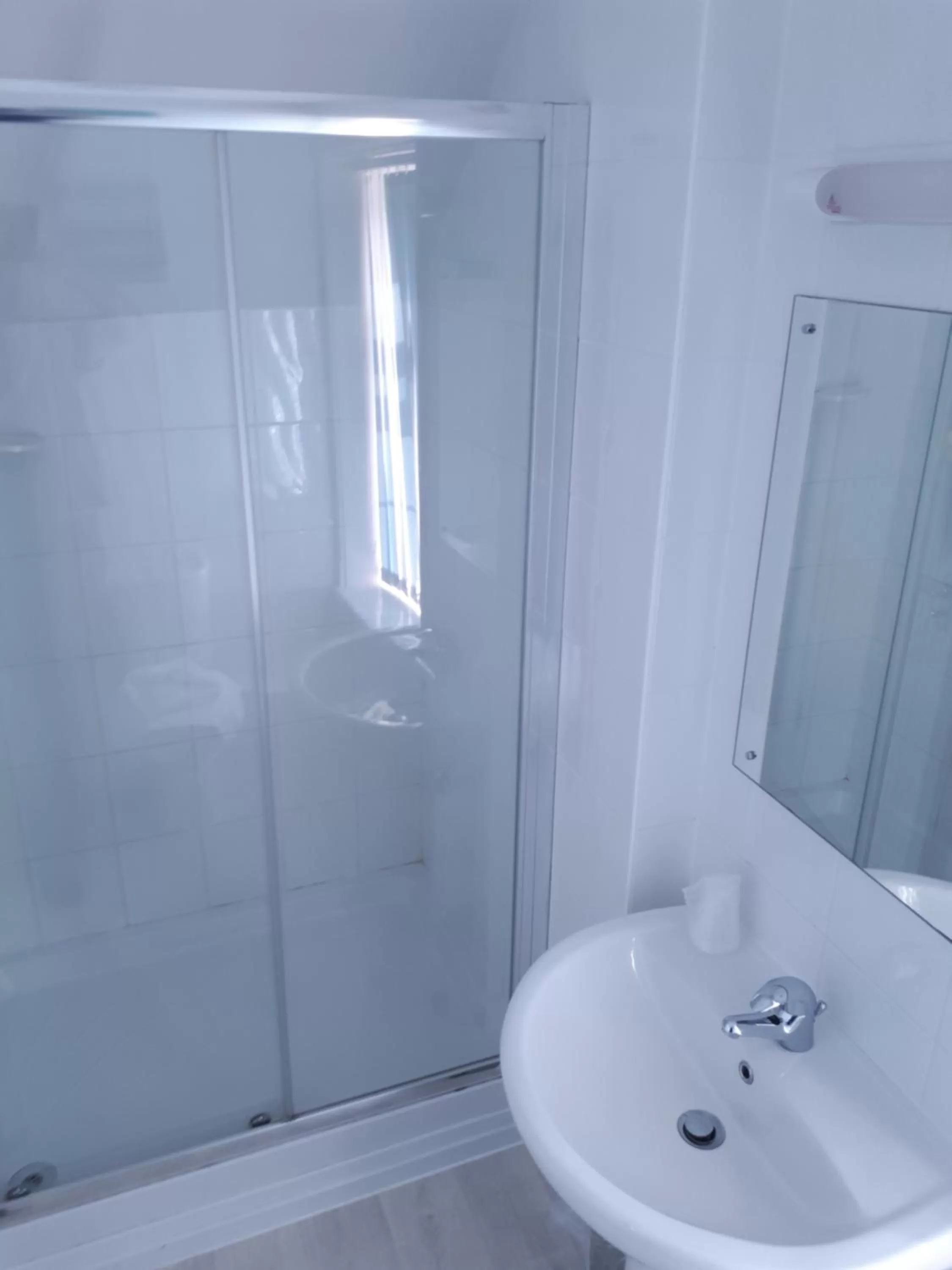 Shower in Mount Stuart Hotel