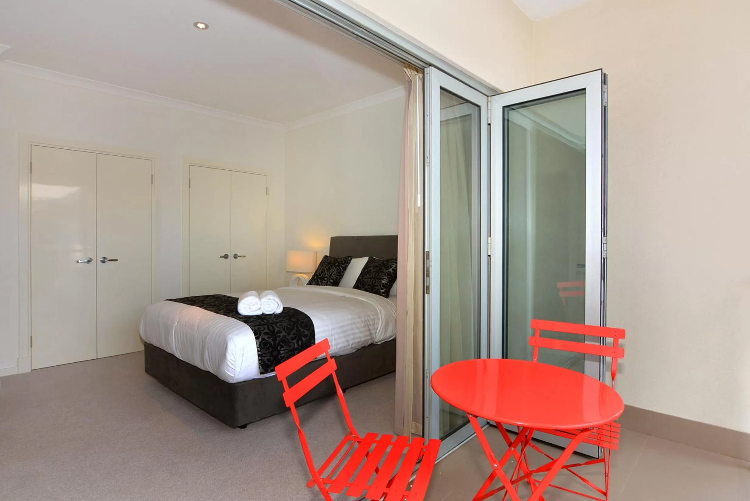 1 Bed Courtyard/Balcony Room in Bunbury Seaview Apartments