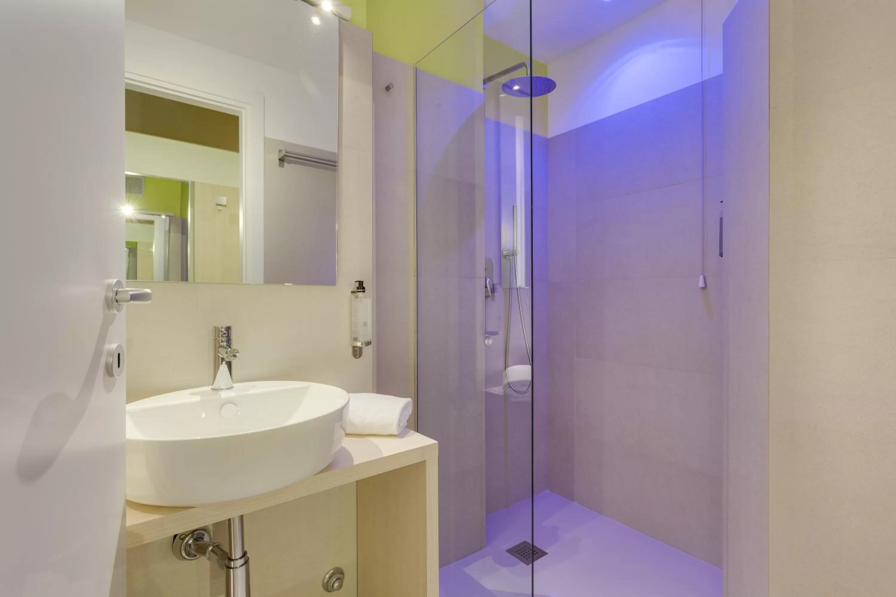 Bathroom in Kleos Hotel Milano Città Studi by Kleos Group Collection