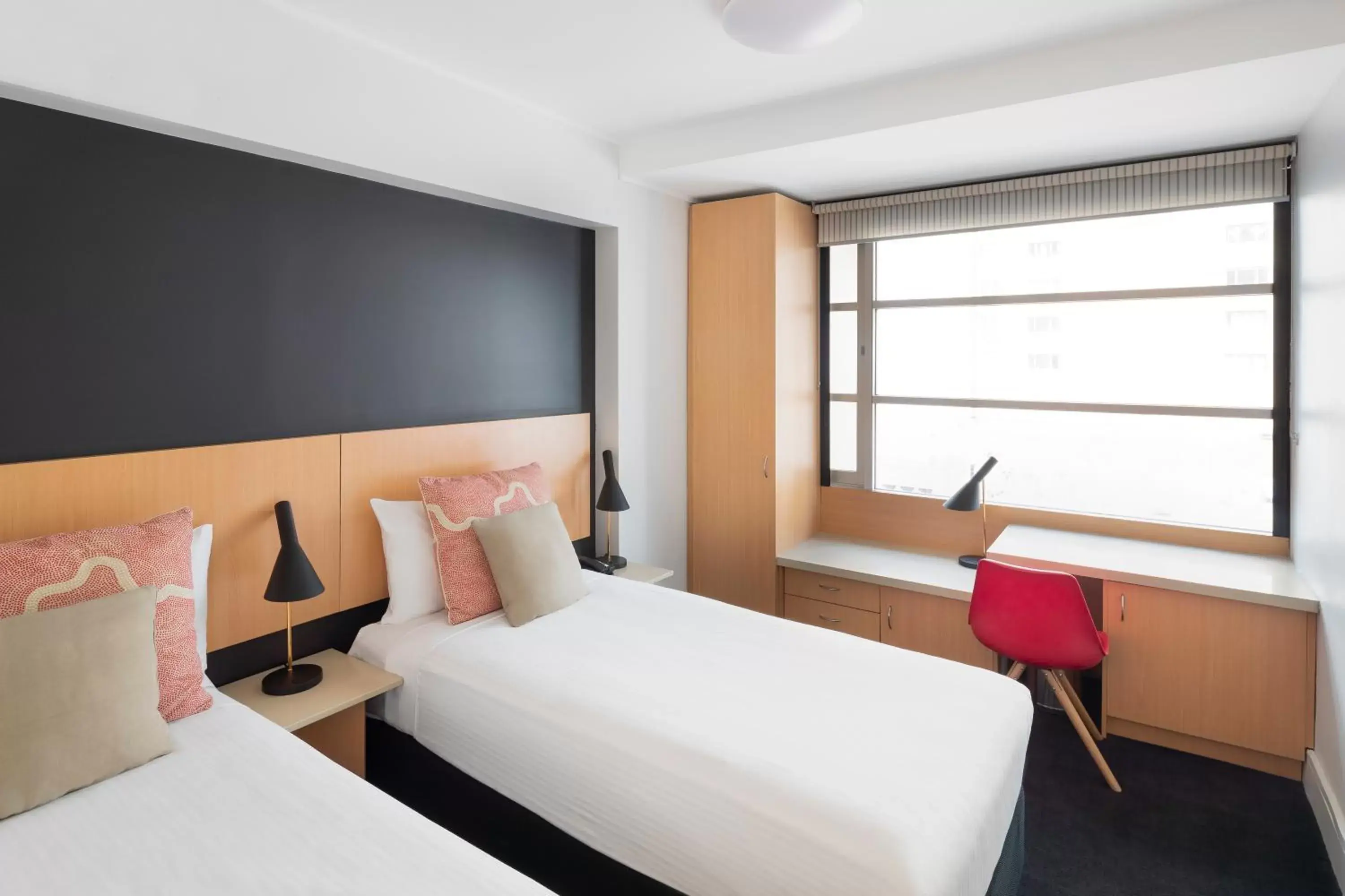 Shower, Bed in ibis Sydney World Square