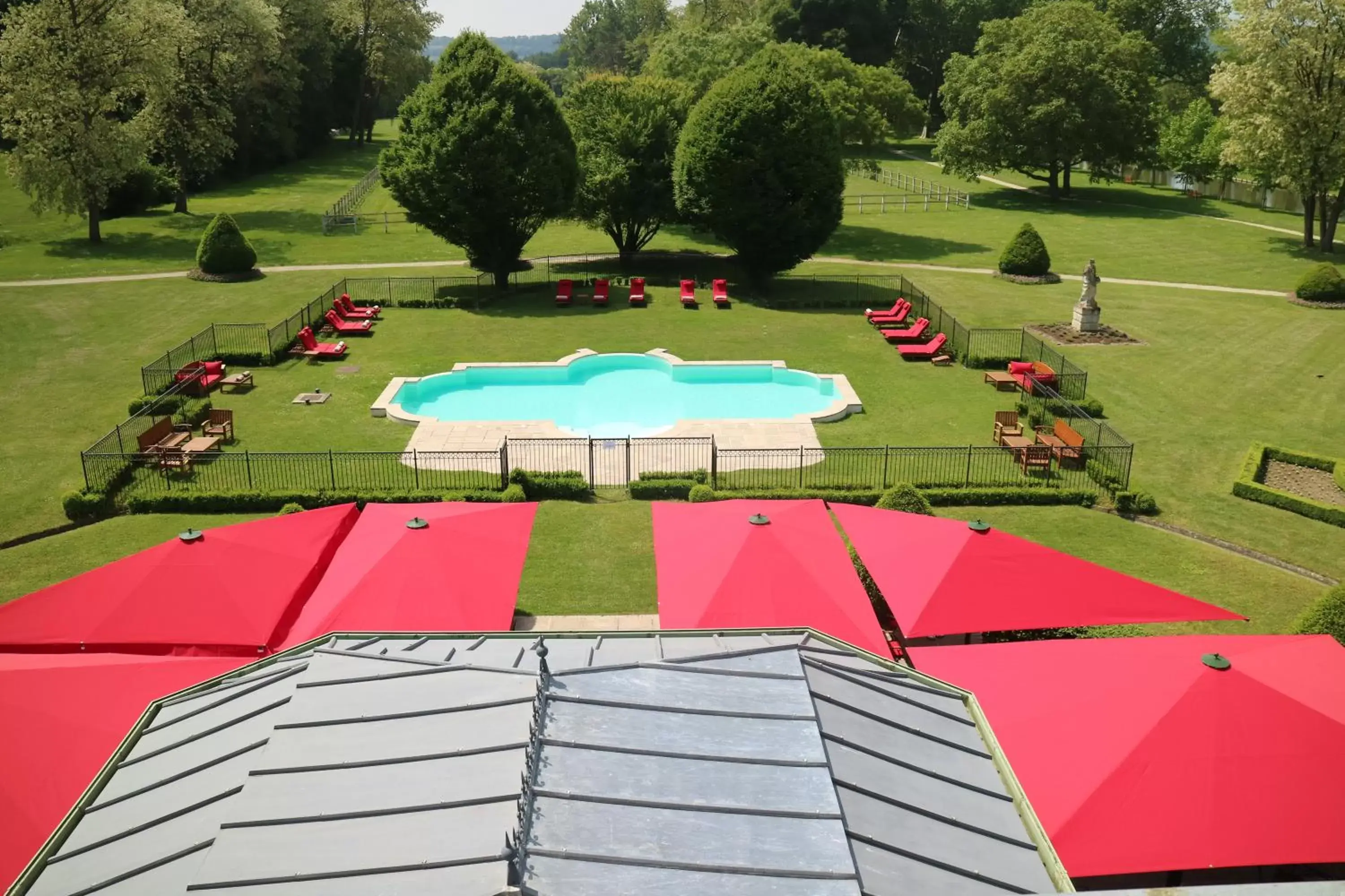 Garden view, Pool View in Château de Courcelles