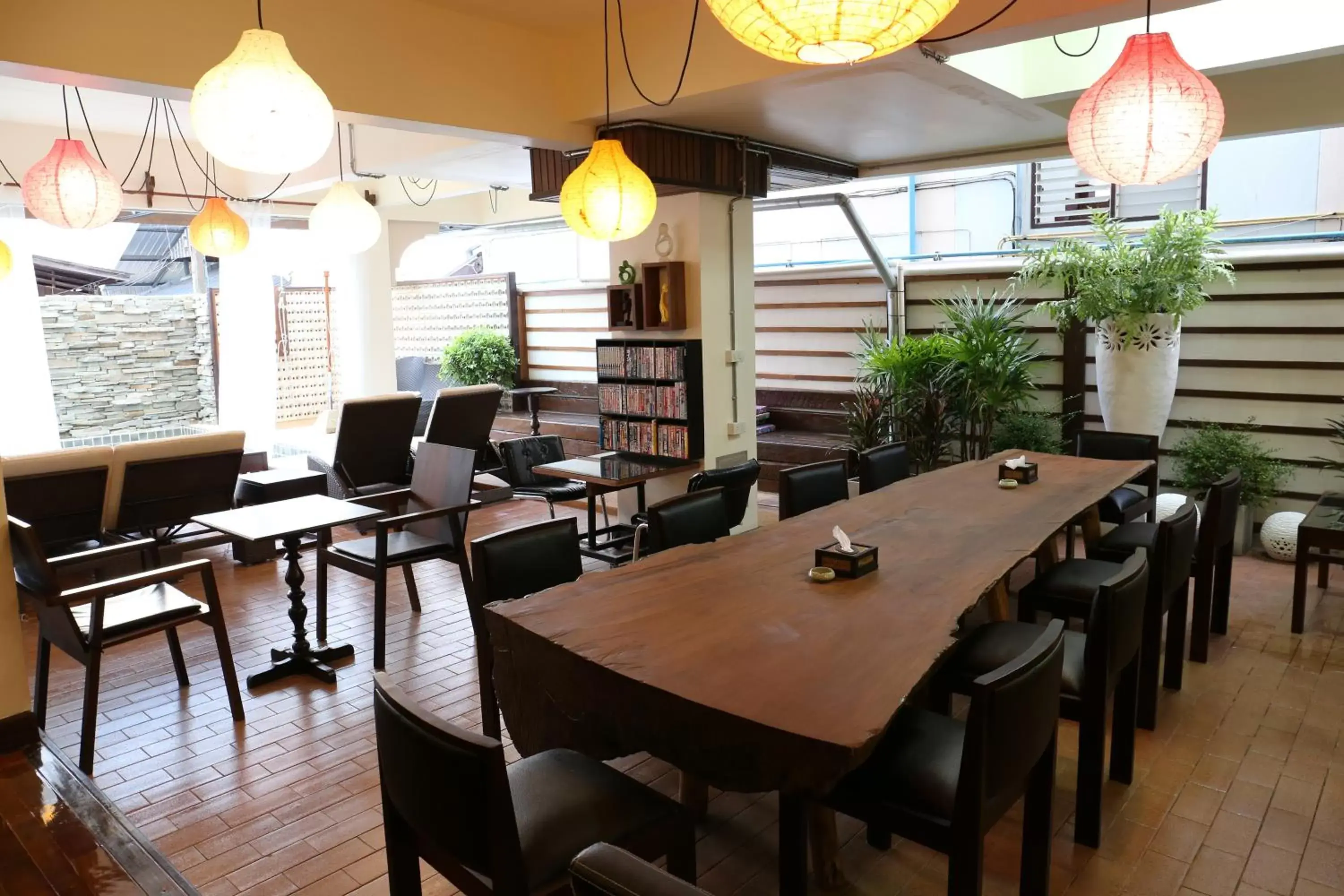 Communal lounge/ TV room, Restaurant/Places to Eat in Kampaeng Ngam Hotel - SHA Extra Plus