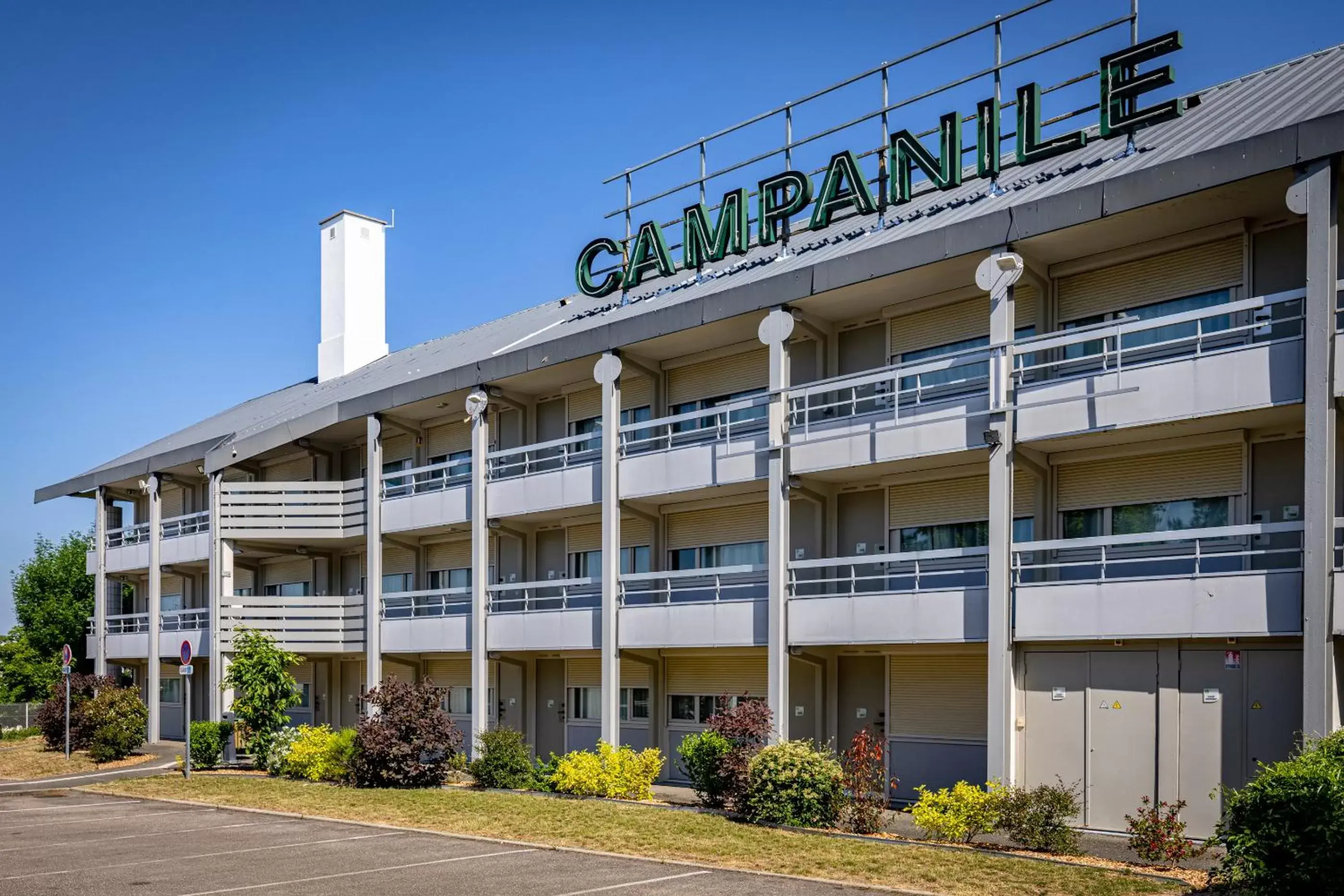 Property building in Campanile Dijon Nord - Toison D'or Property building in Campanile Dijon Nord - Toison D'or